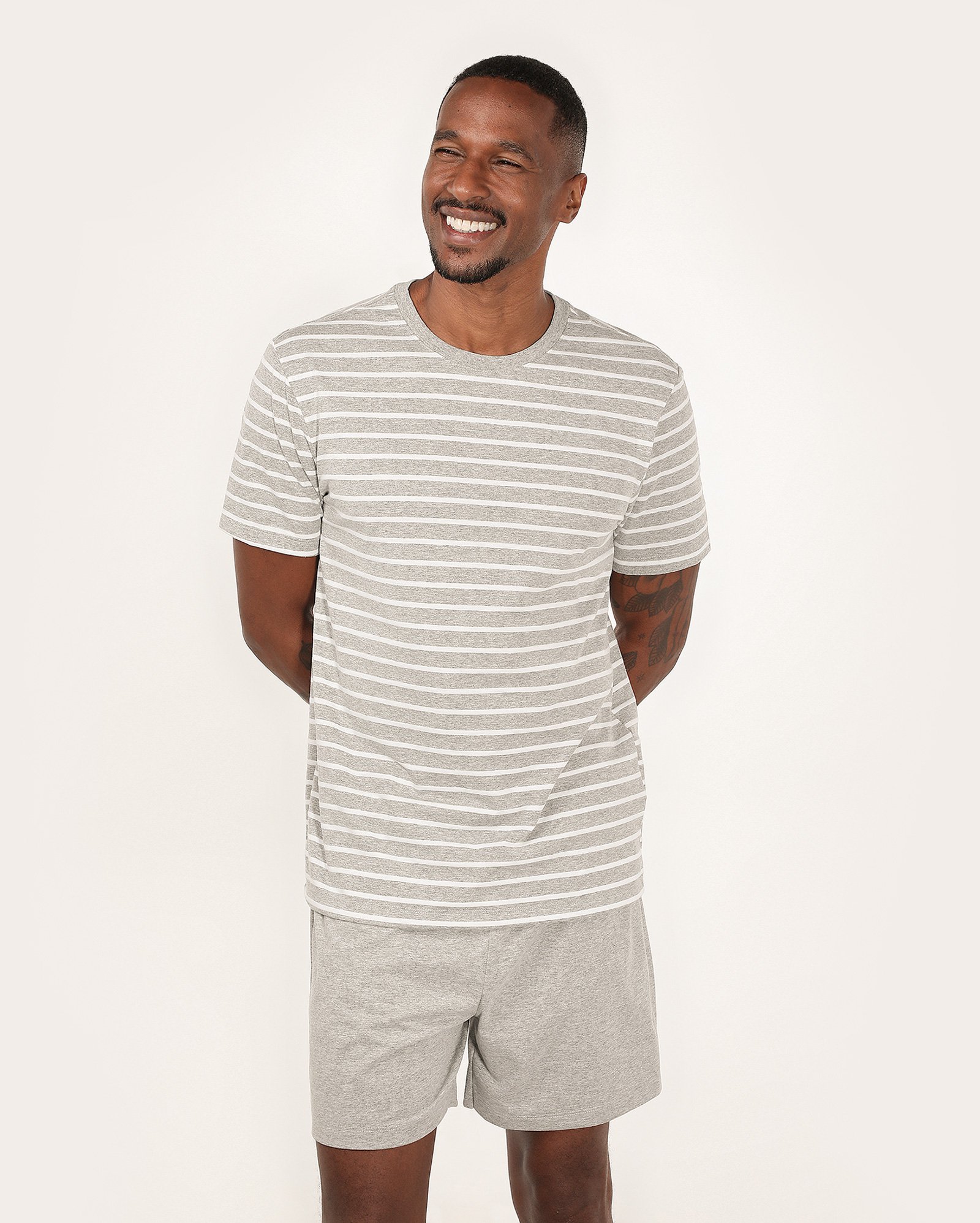 Pijama curto masculino listrado com gola careca cinza | Riachuelo