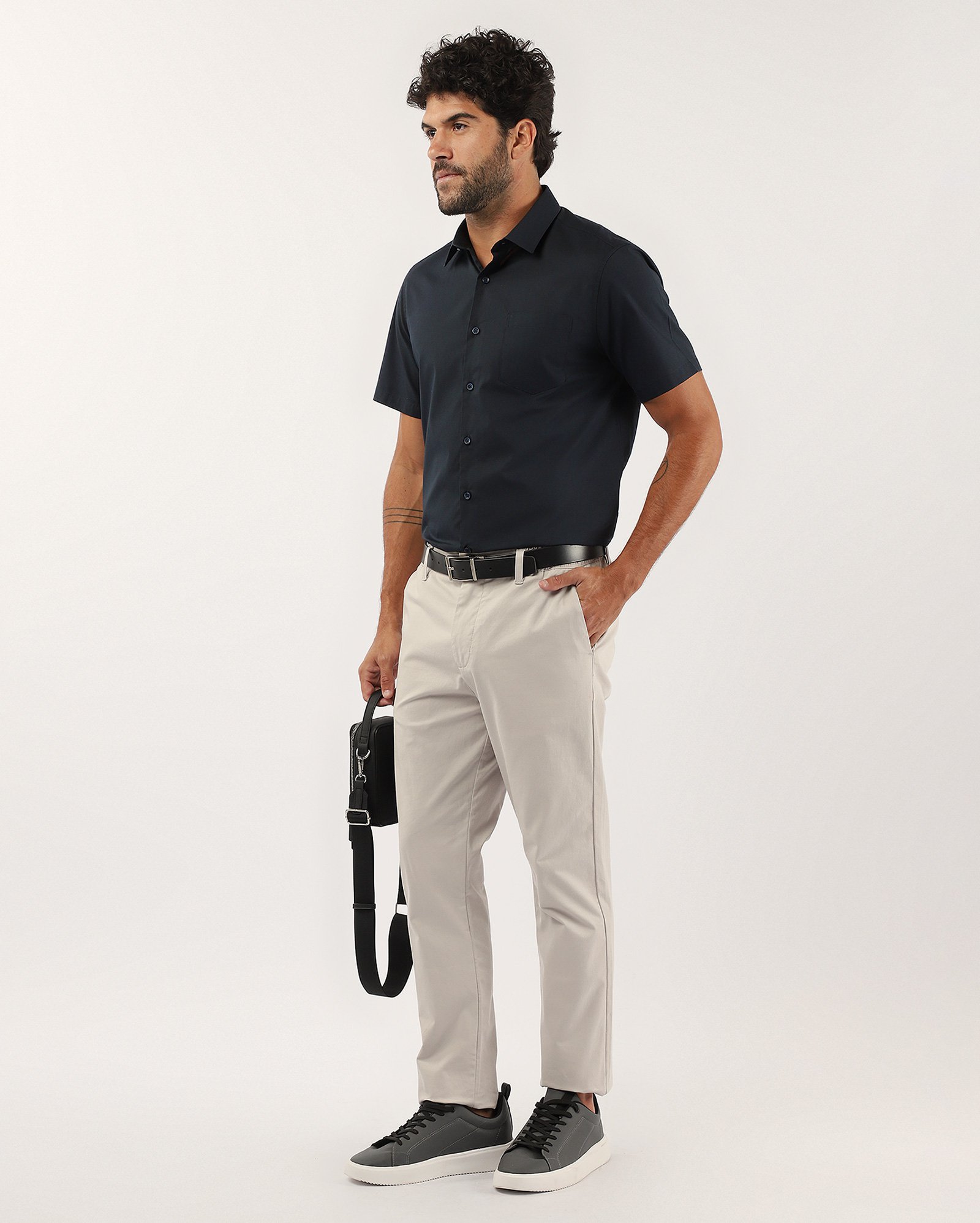 Camisa masculina regular com bolso azul