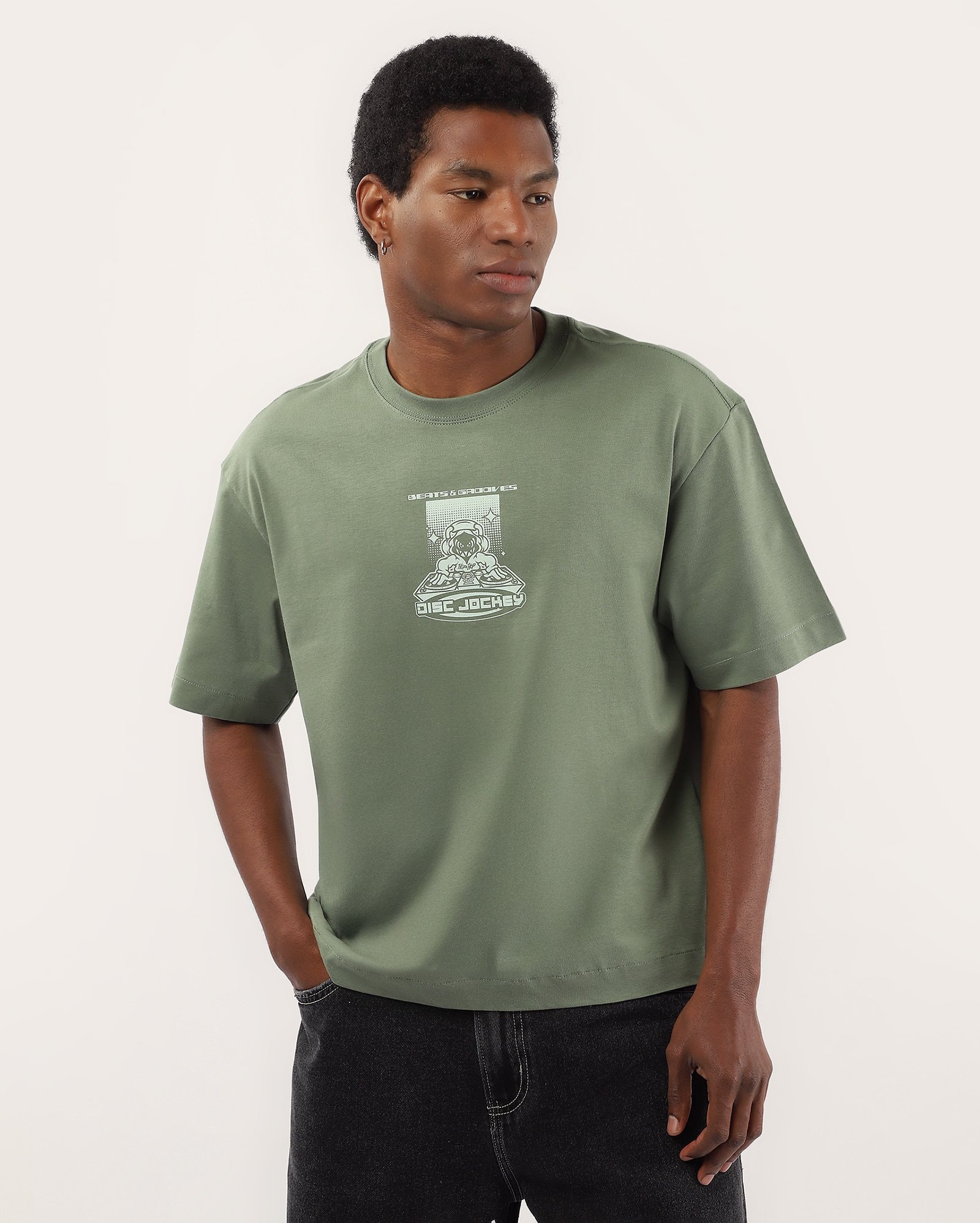 DIRK BIKKEMBERGS 半袖Tシャツ オリーブグリーン Riachuelo | Camiseta masculina boxy beats and grooves - verde
