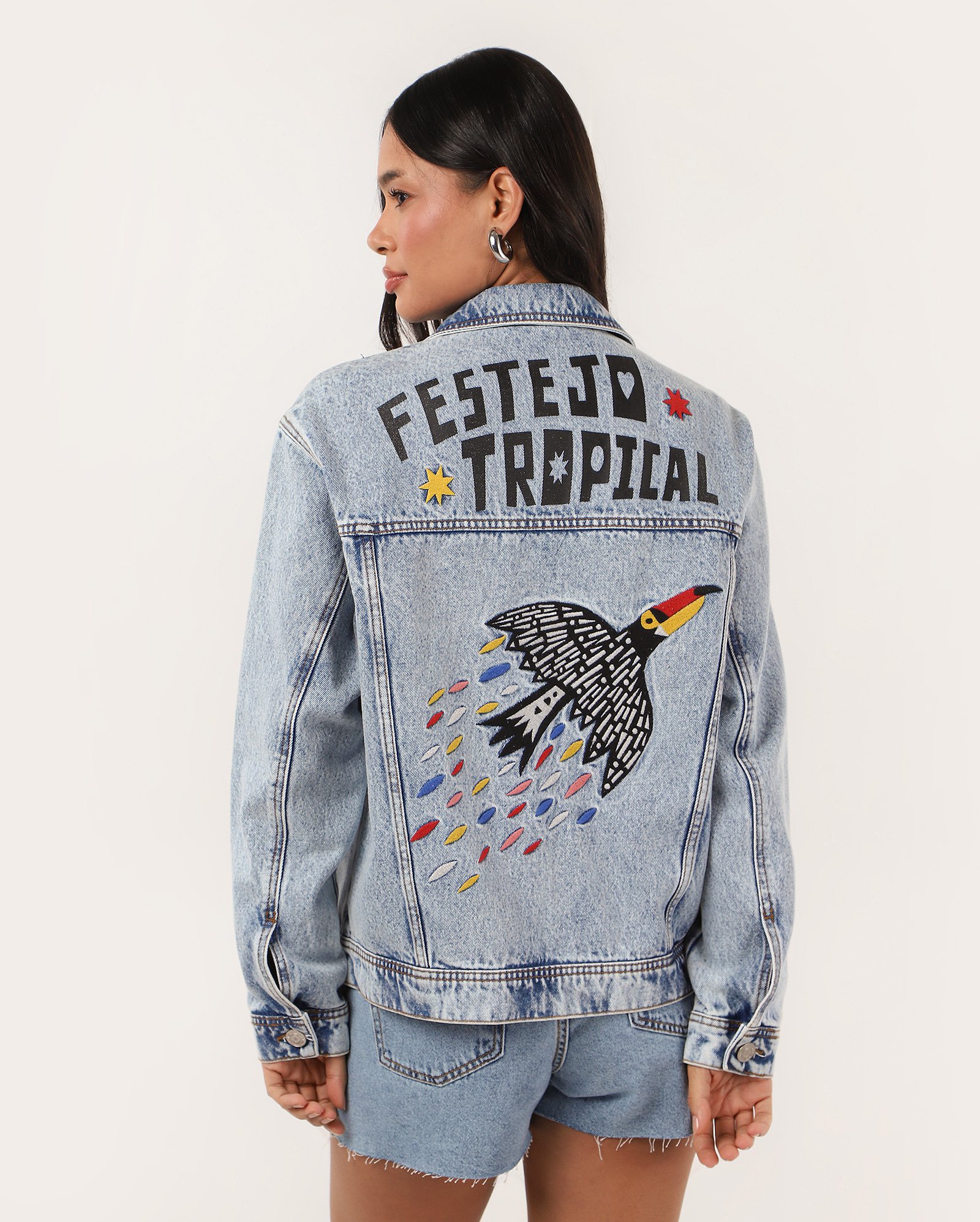Jaqueta jeans feminina luz do luar denim médio | Ceramiquinho + Riachuelo
