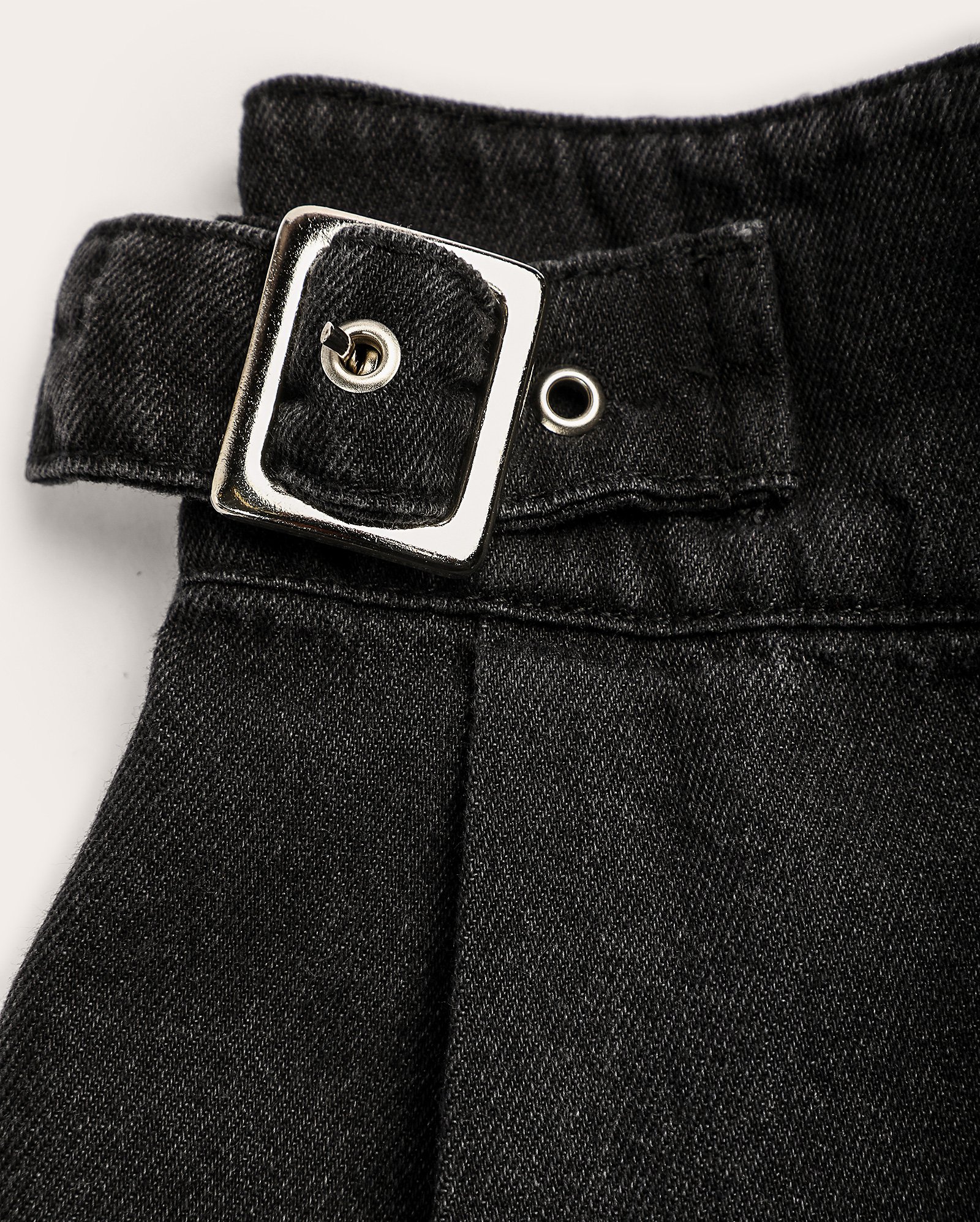 Saia black jeans infantil com pregas e fivela 4-10A — foto 3