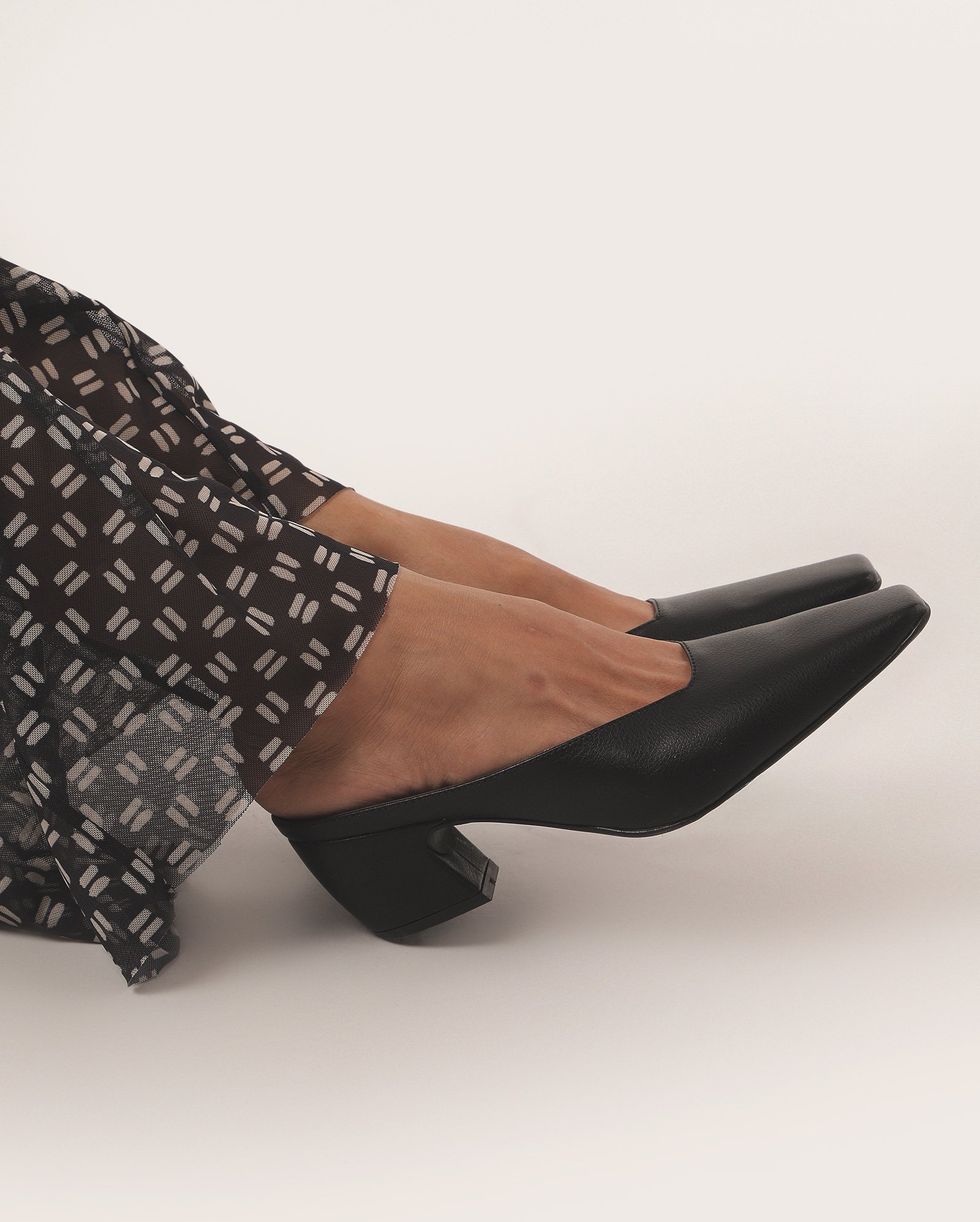 Sapato scarpin mule salto médio - Preto | Missinclof + Riachuelo