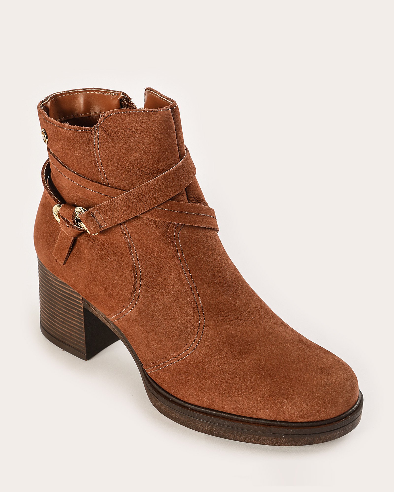 Bota feminina ankle boot cano curto com tiras e fivela metálica - Marrom | Dakota