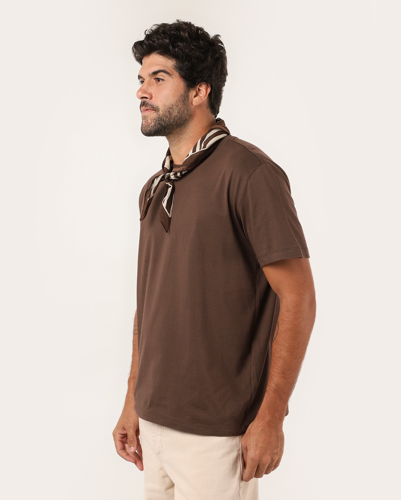 Camiseta masculina Essencial Regular marrom