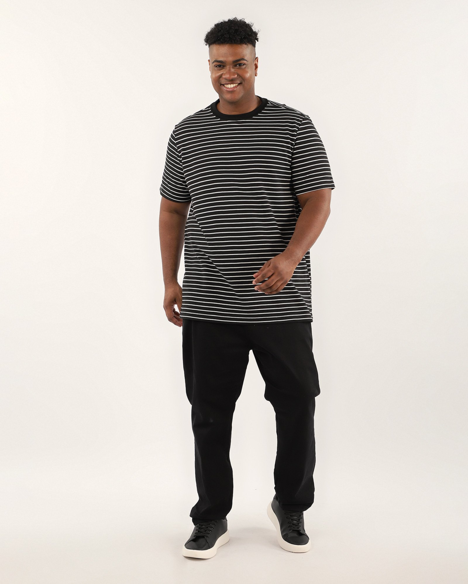 Camiseta plus size masculina malha piquet listrada preta