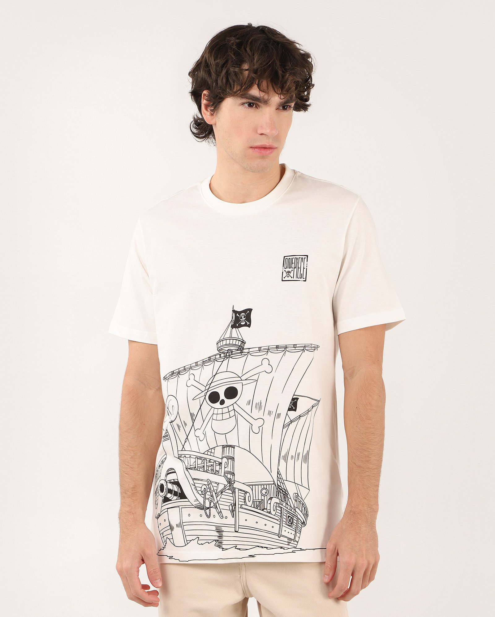 Camiseta masculina regular navio pirata branca | One Piece