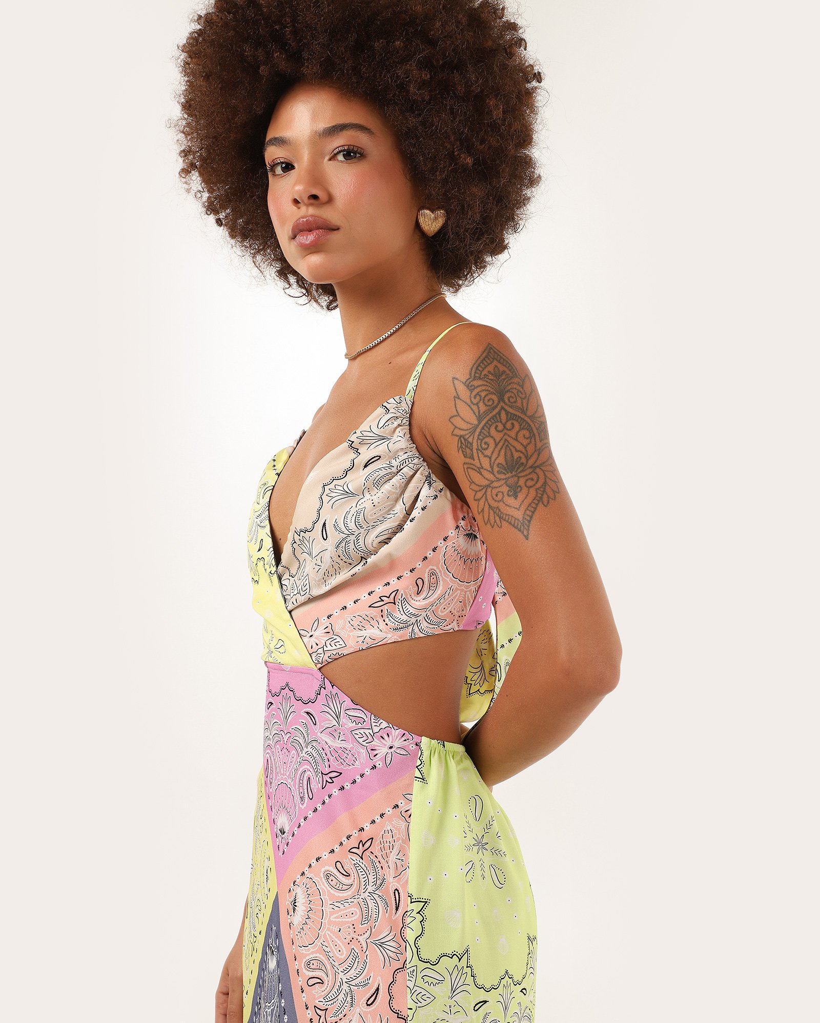 Vestido longo cut out estilo pacthwork paisley multicor | Pool