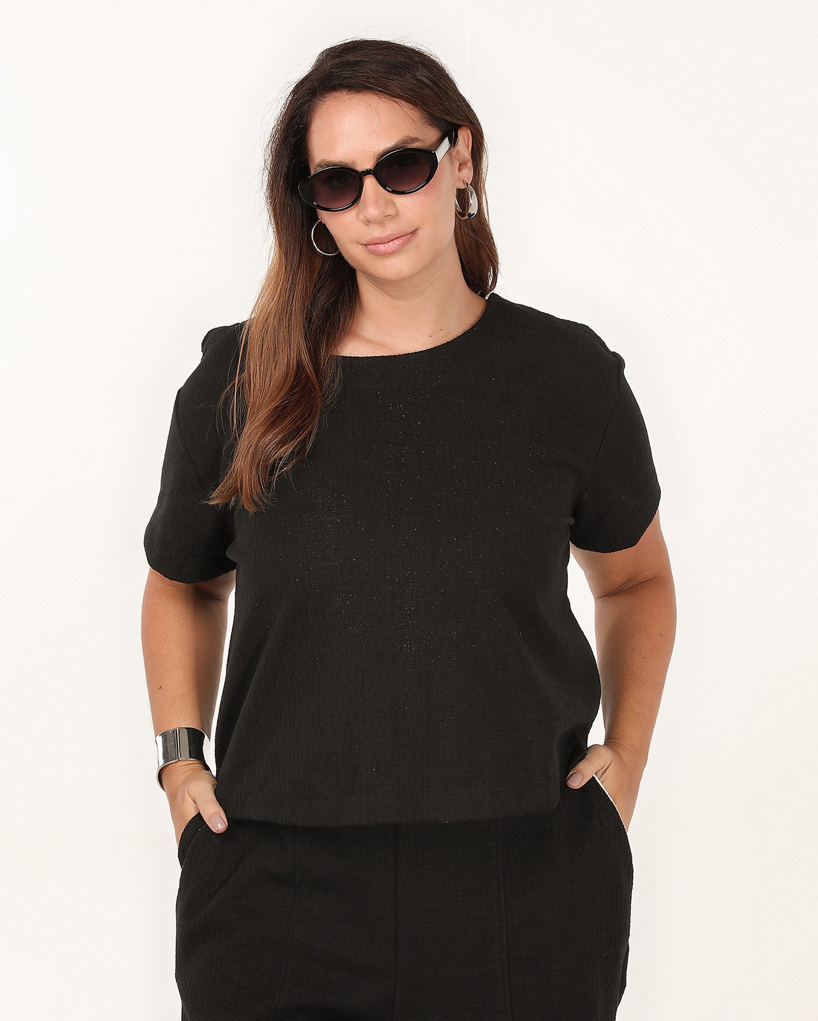Camiseta plus size feminina estruturada - Preto | AK Plus by Riachuelo
