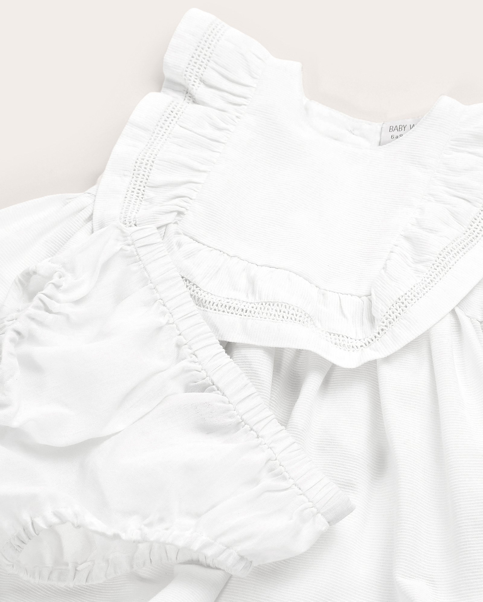 Vestido bebê godê texturizado com babados e calcinha branco | Baby Way
