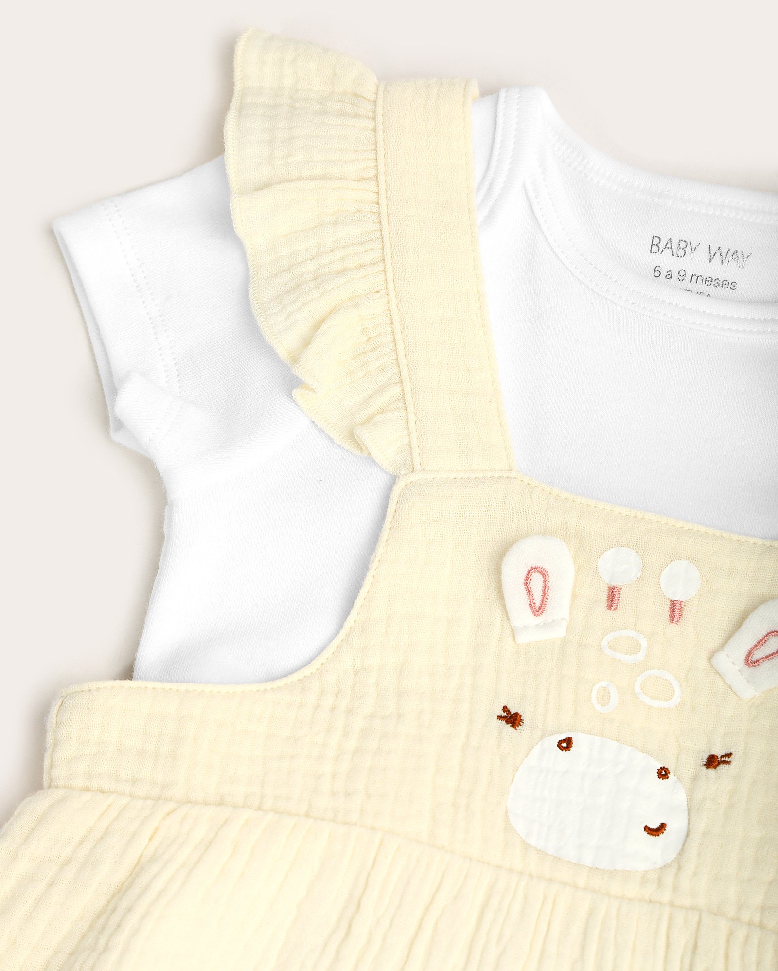 Conjunto de macacão bebê com babados texturizado amarelo