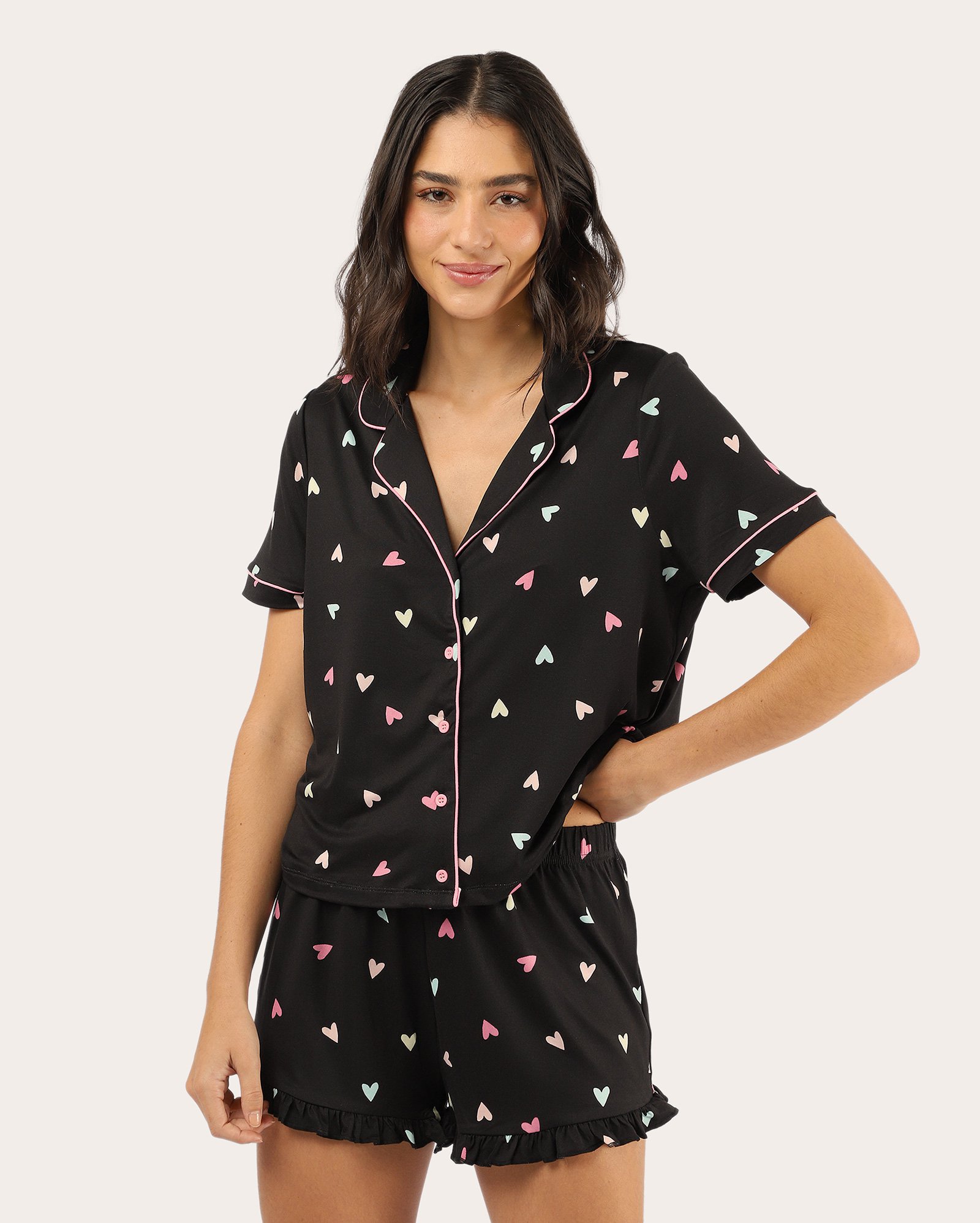 Pijama curto feminino estampa coração cós elástico - preto