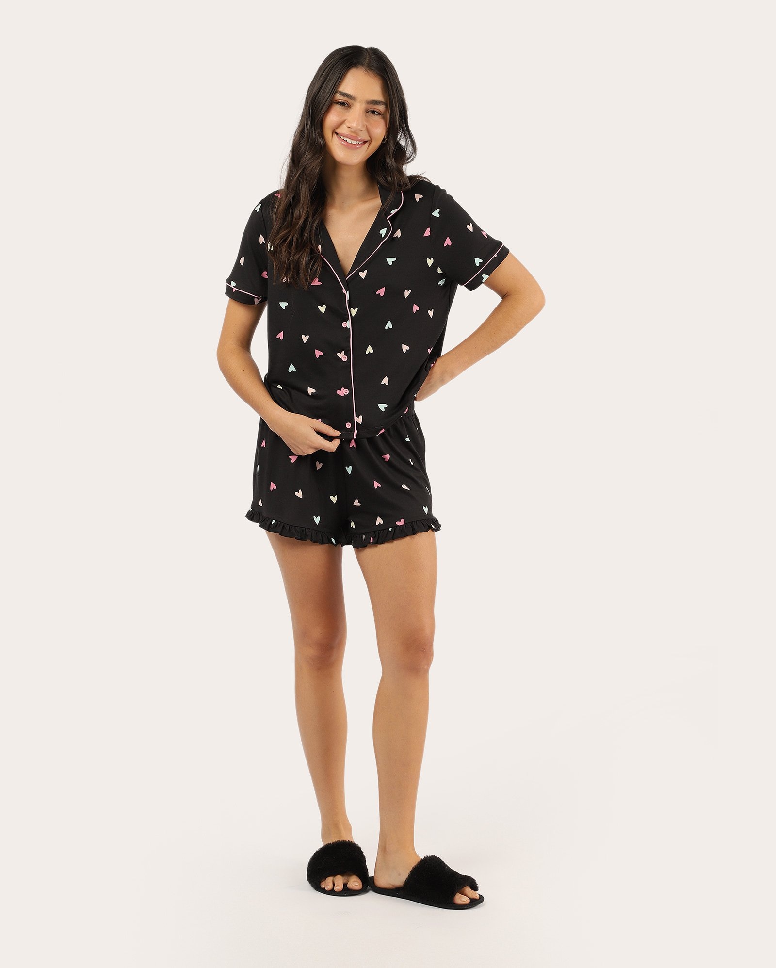 Pijama curto feminino estampa coração cós elástico - preto