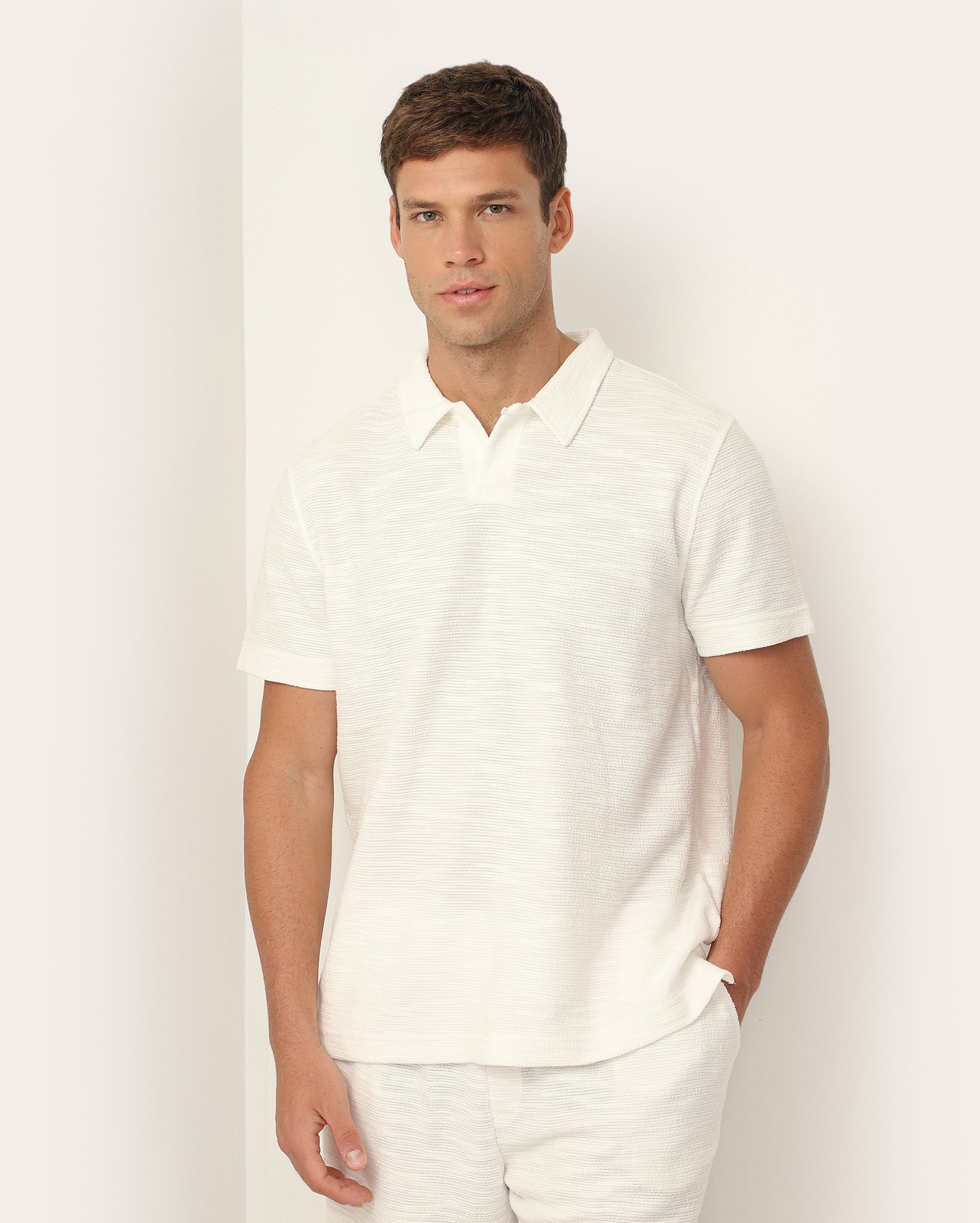Polo masculina regular texturizada - branca