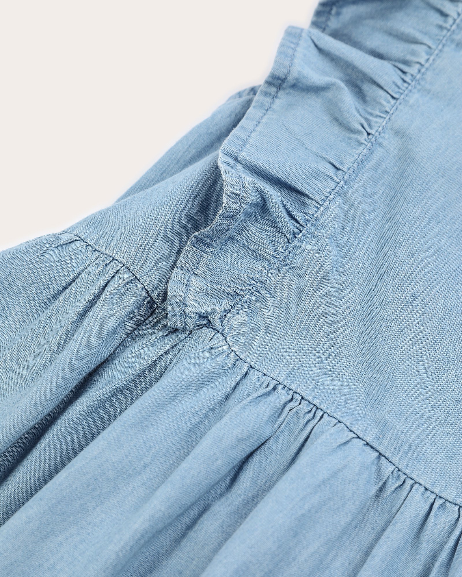 Vestido jeans curto infantil evasê com bordado 4-10A denim médio | Pool Kids