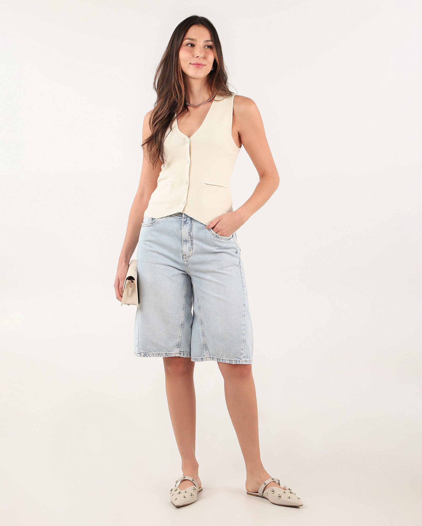 Colete feminino em tricot com abotoamento bege
