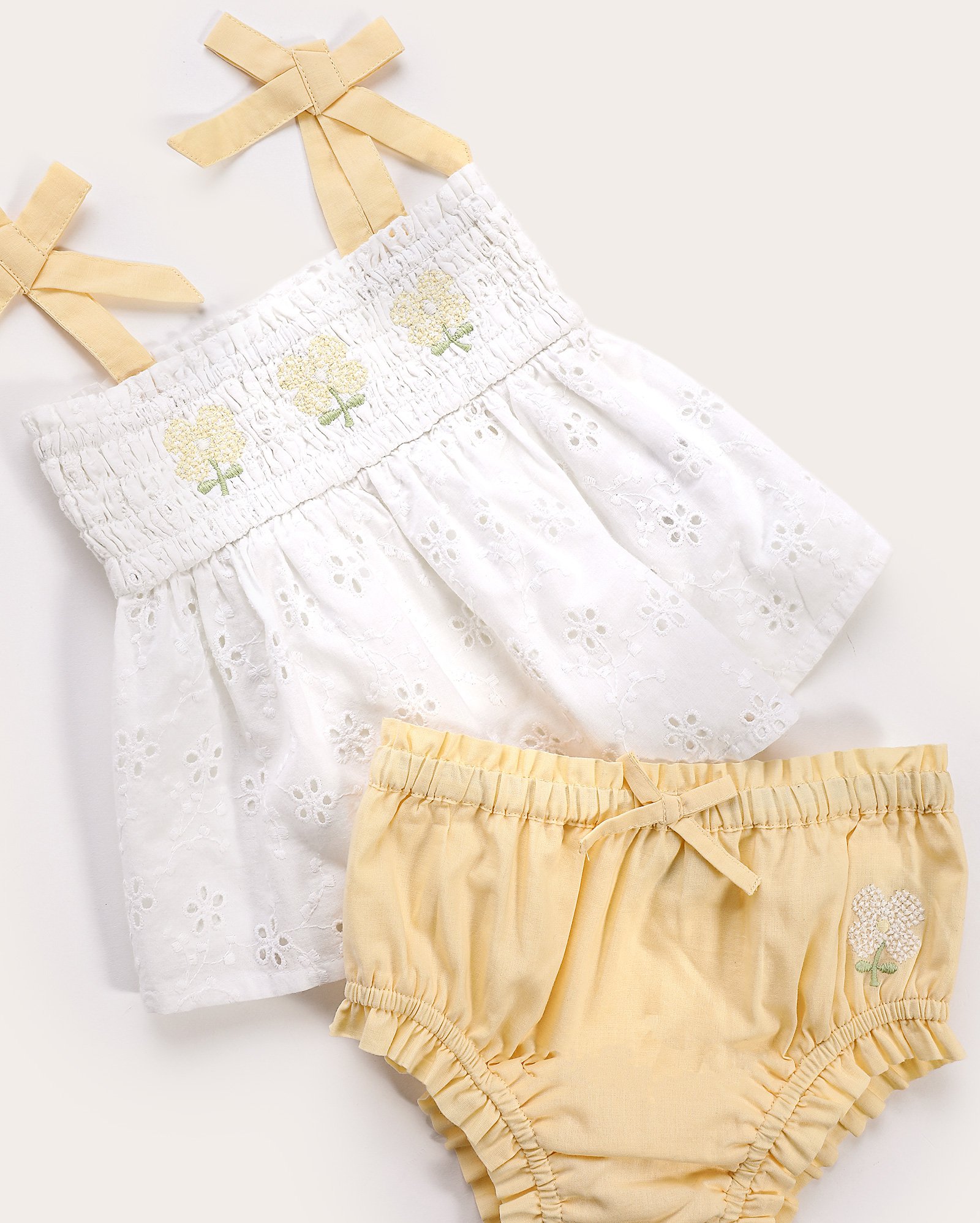 Vestido bebê em laise com bordado de flores e calcinha branco | Baby Way