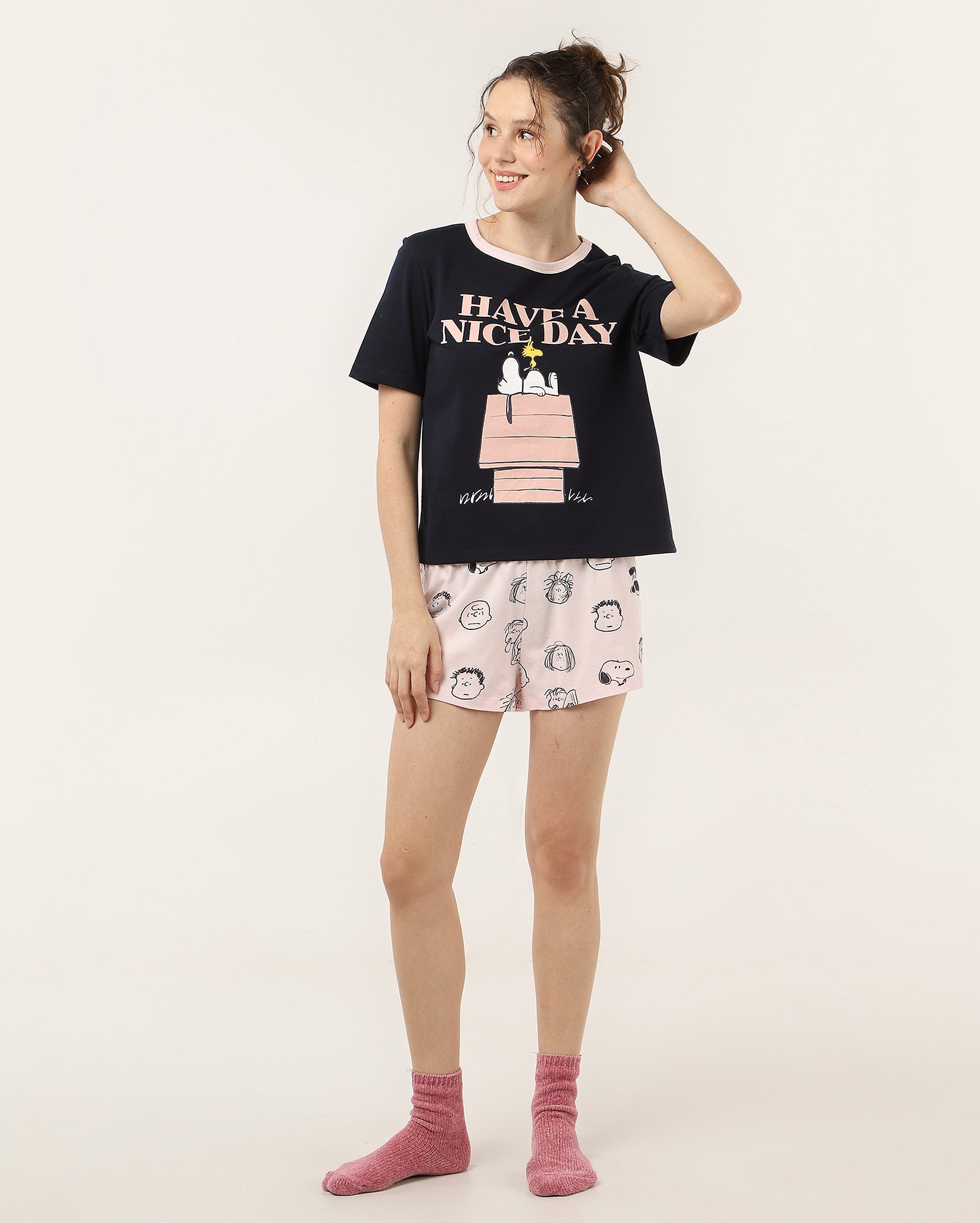 Pijama curto feminino Snoopy estampado multicor | Peanuts