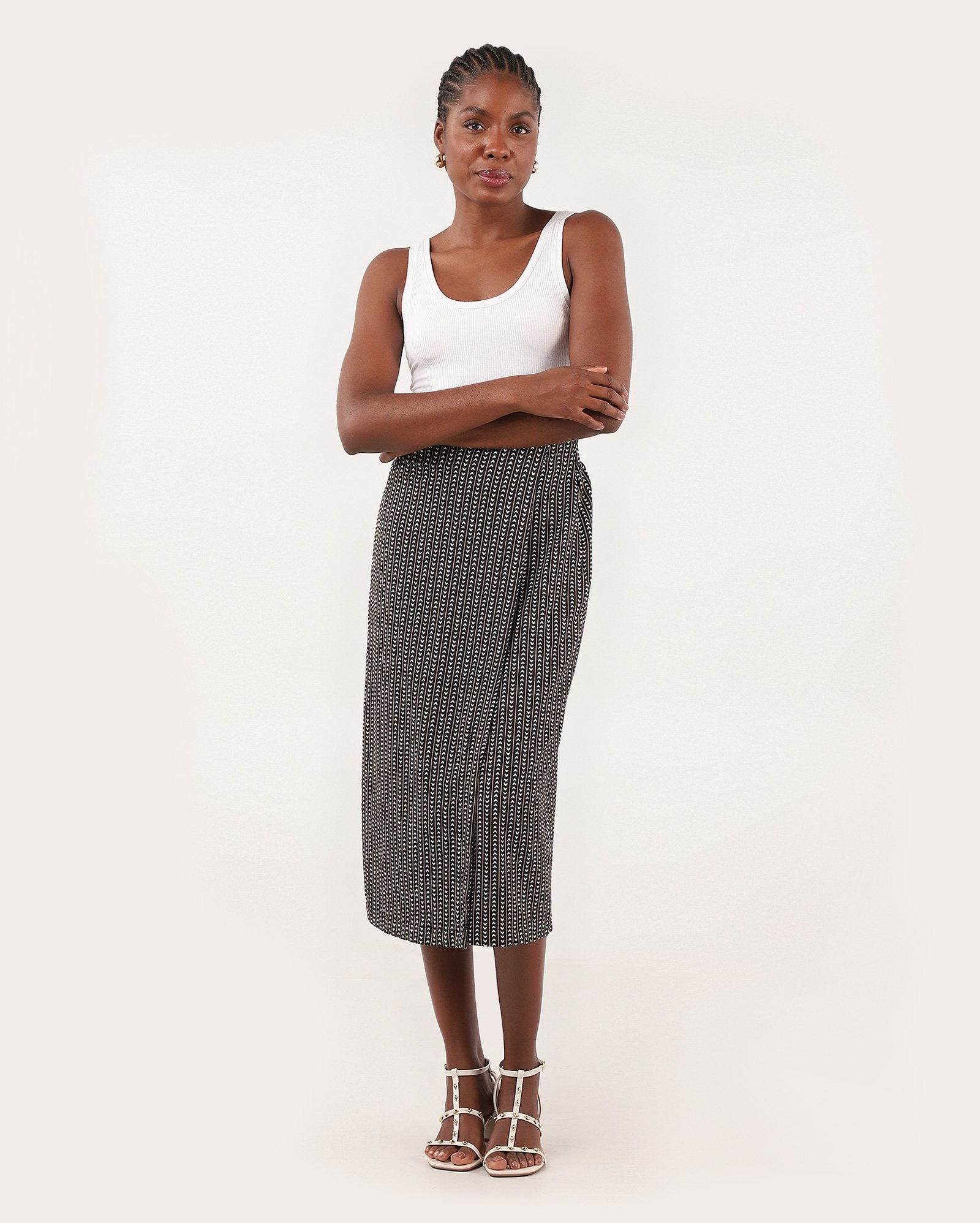 Saia midi reta em viscose corações preta | AK by Riachuelo