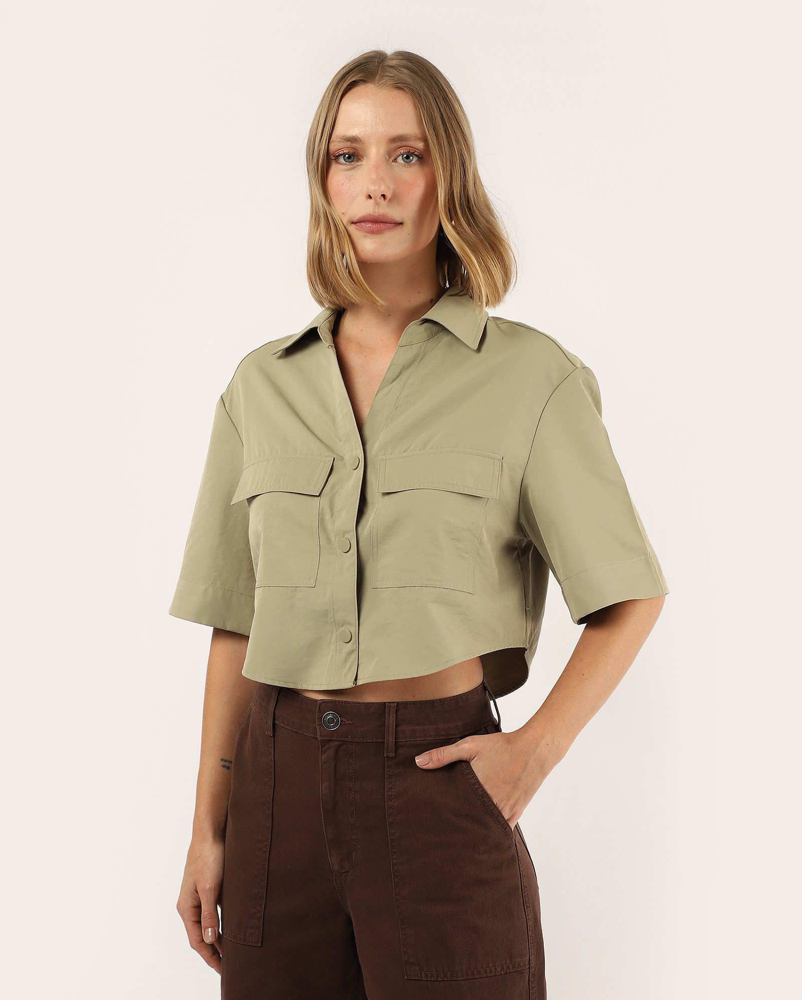 Camisa cropped de tricoline cargo - verde