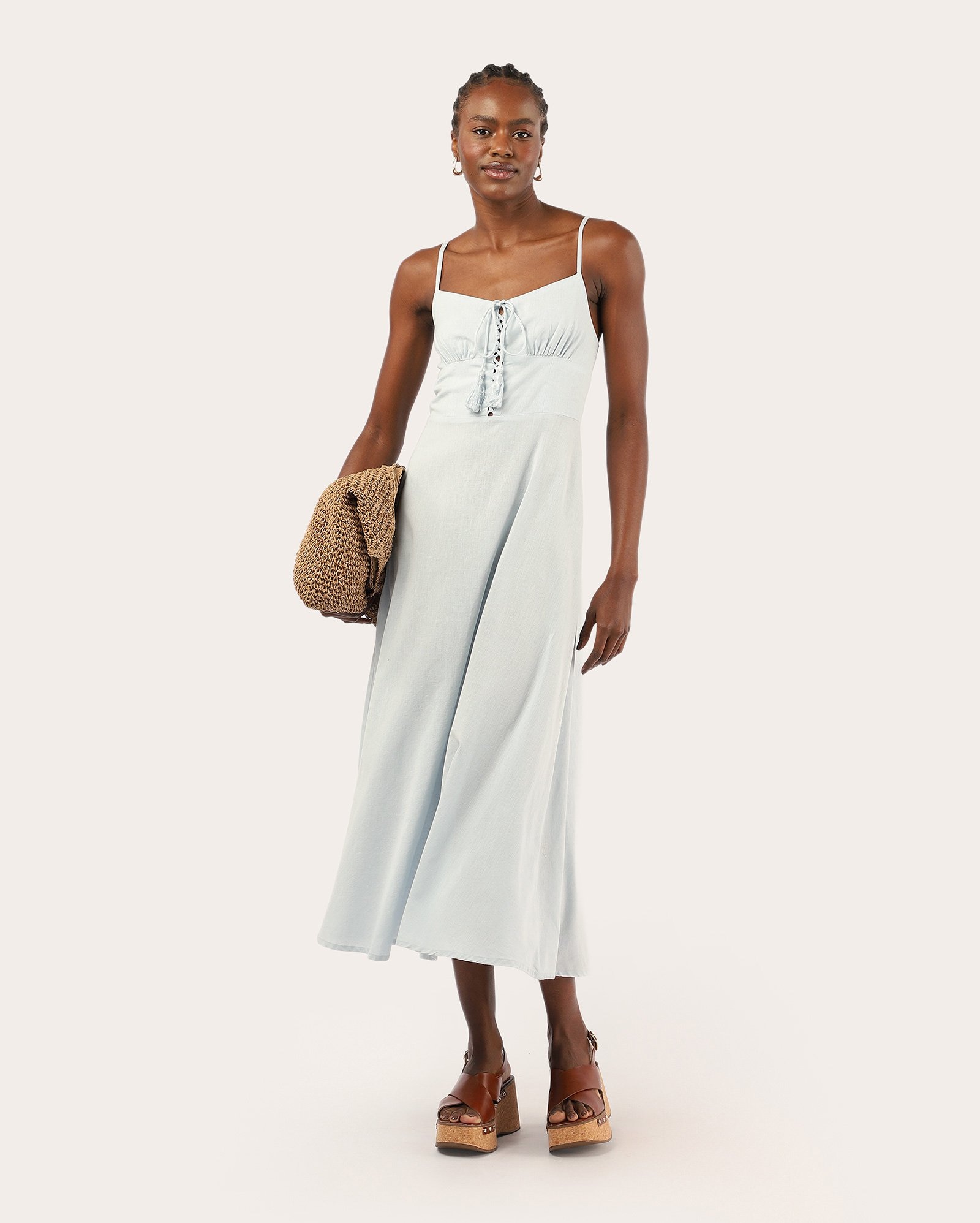 Vestido midi evasê com linho e trançado de tassels - azul