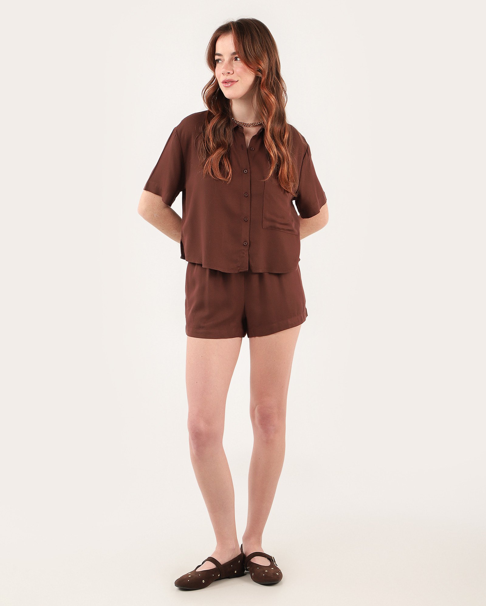 Short feminino relaxed em viscose - Marrom Escuro