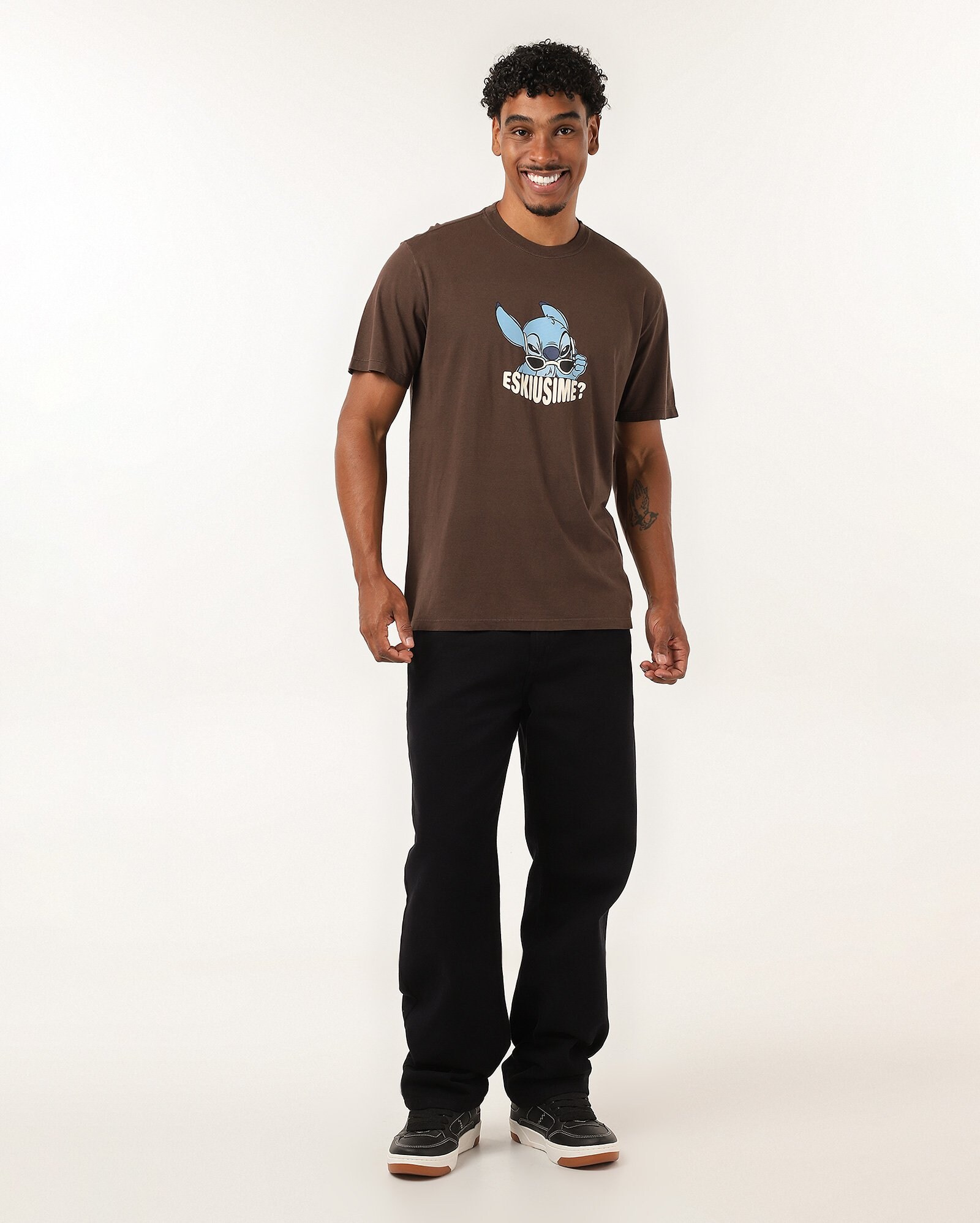 Camiseta masculina regular Stitch estampada marrom | FANLAB — foto 2