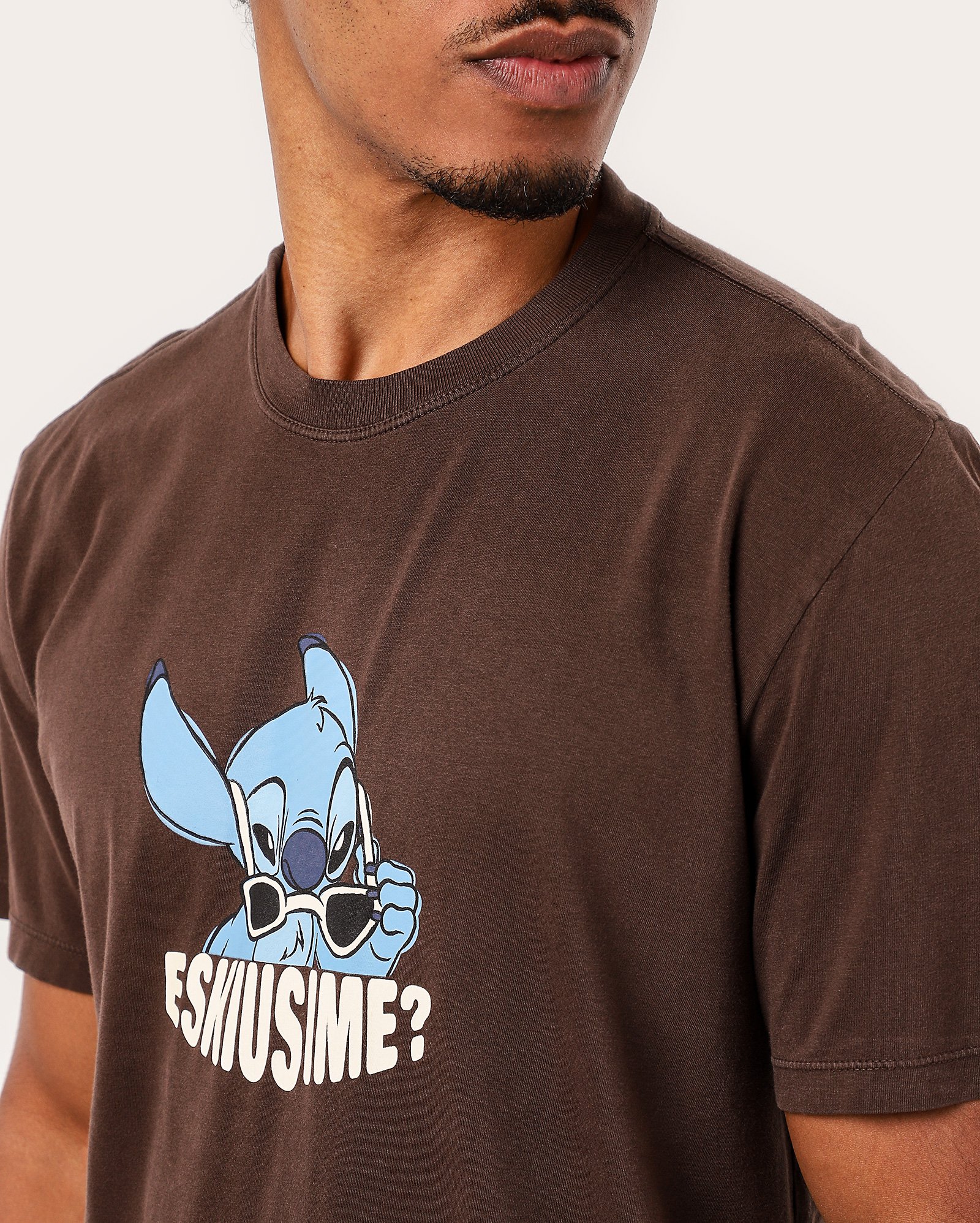 Camiseta masculina regular Stitch estampada marrom | FANLAB — foto 4