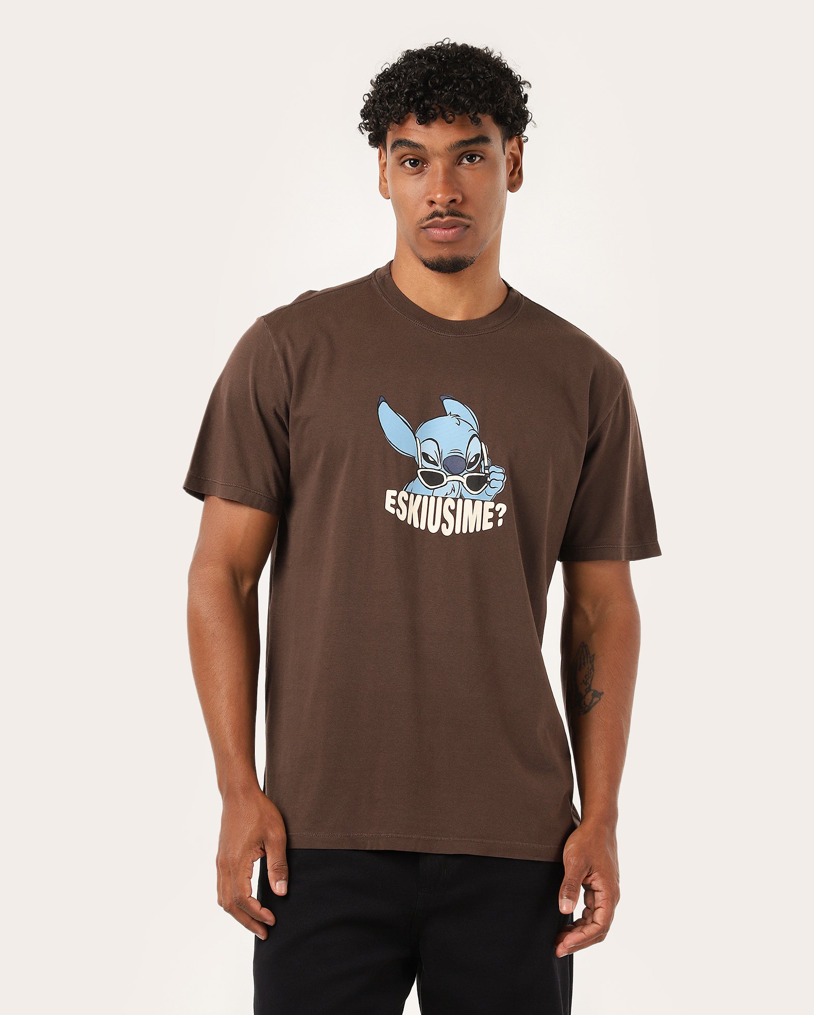 Camiseta masculina regular Stitch estampada marrom | FANLAB