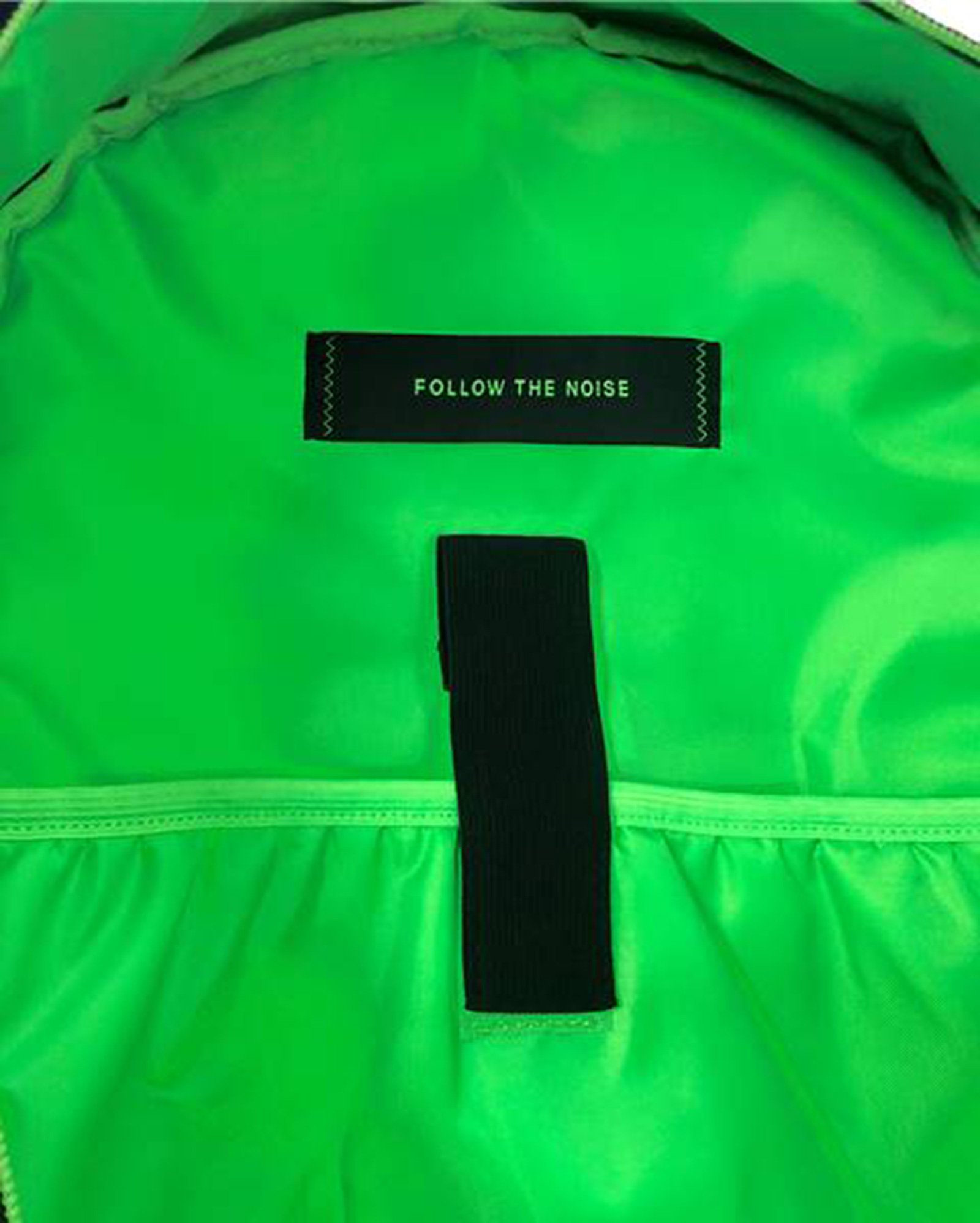 Mochila de costas juvenil oficial Loud forro contrastante preta | Clio Style