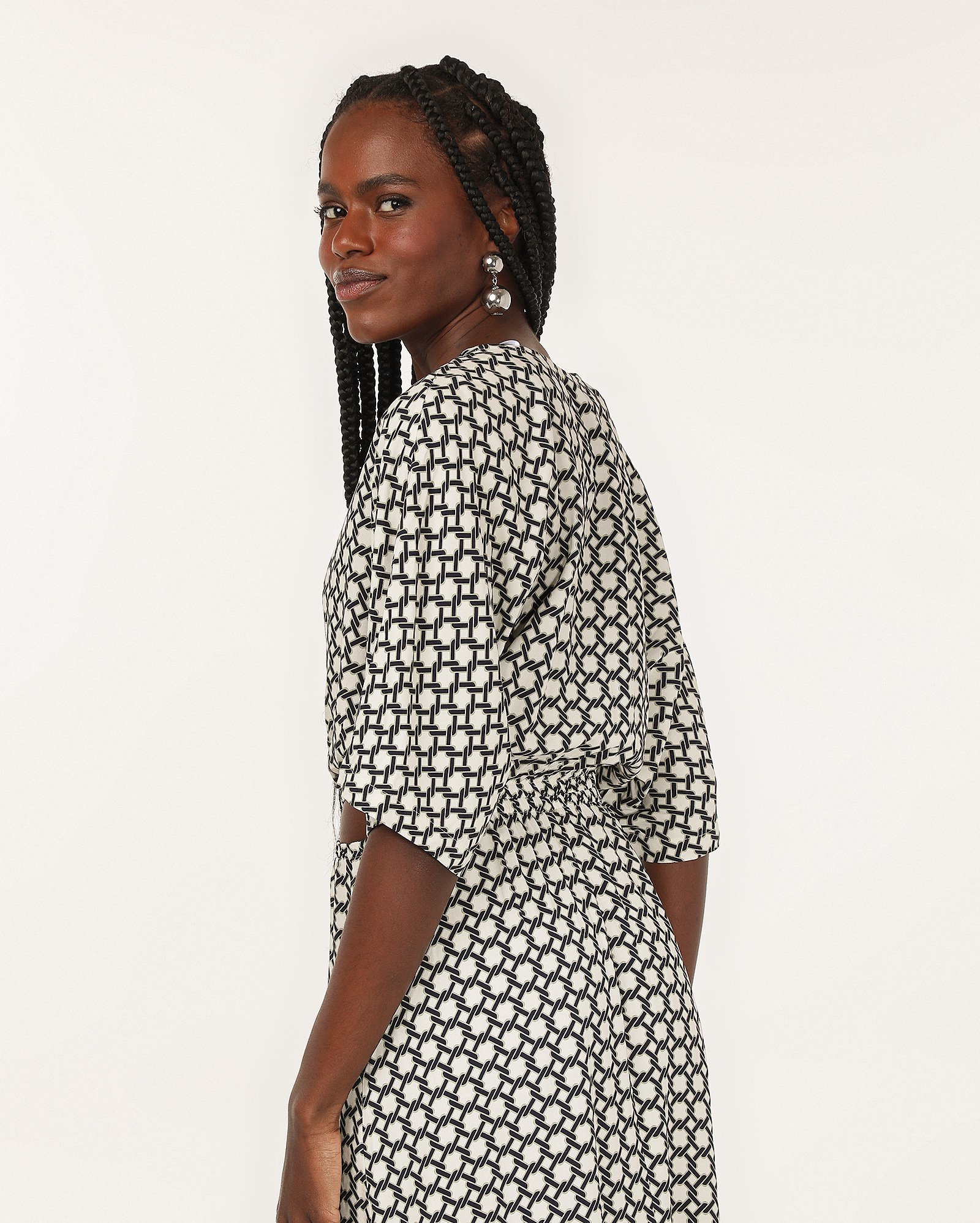Vestido midi viscose cut out corrente off-white — foto 3