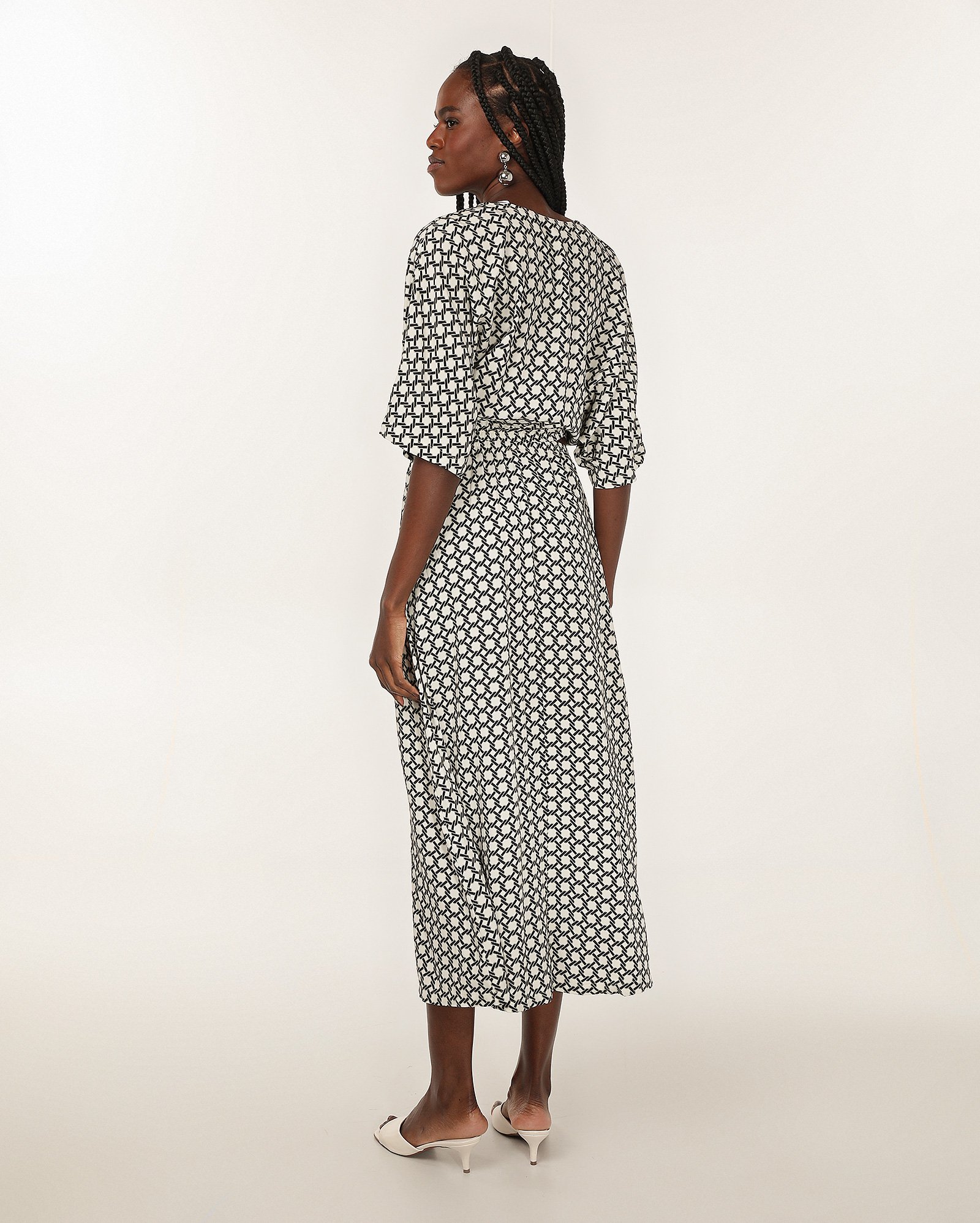 Vestido midi viscose cut out corrente off-white — foto 5