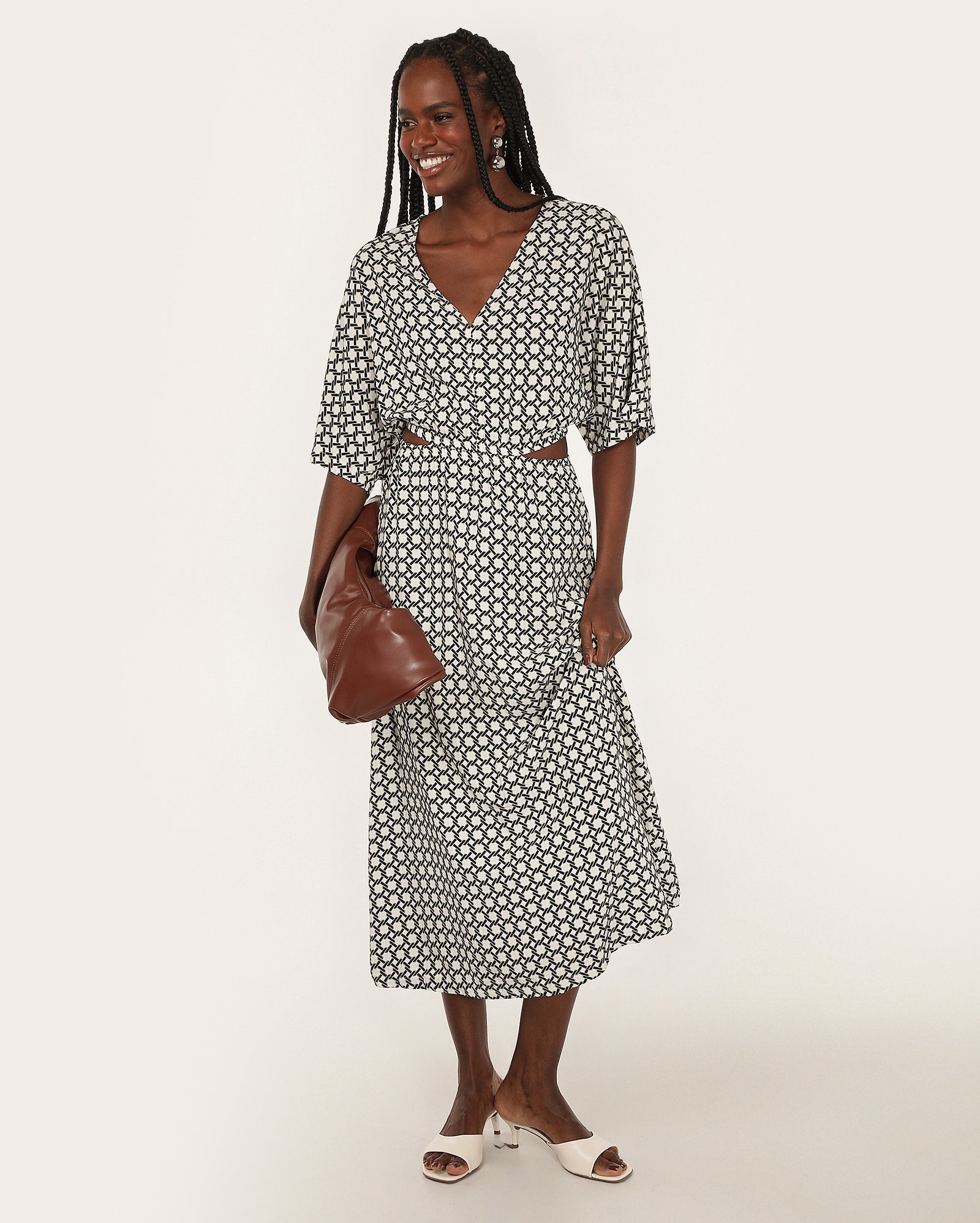 Vestido midi viscose cut out corrente off-white | AK by Riachuelo