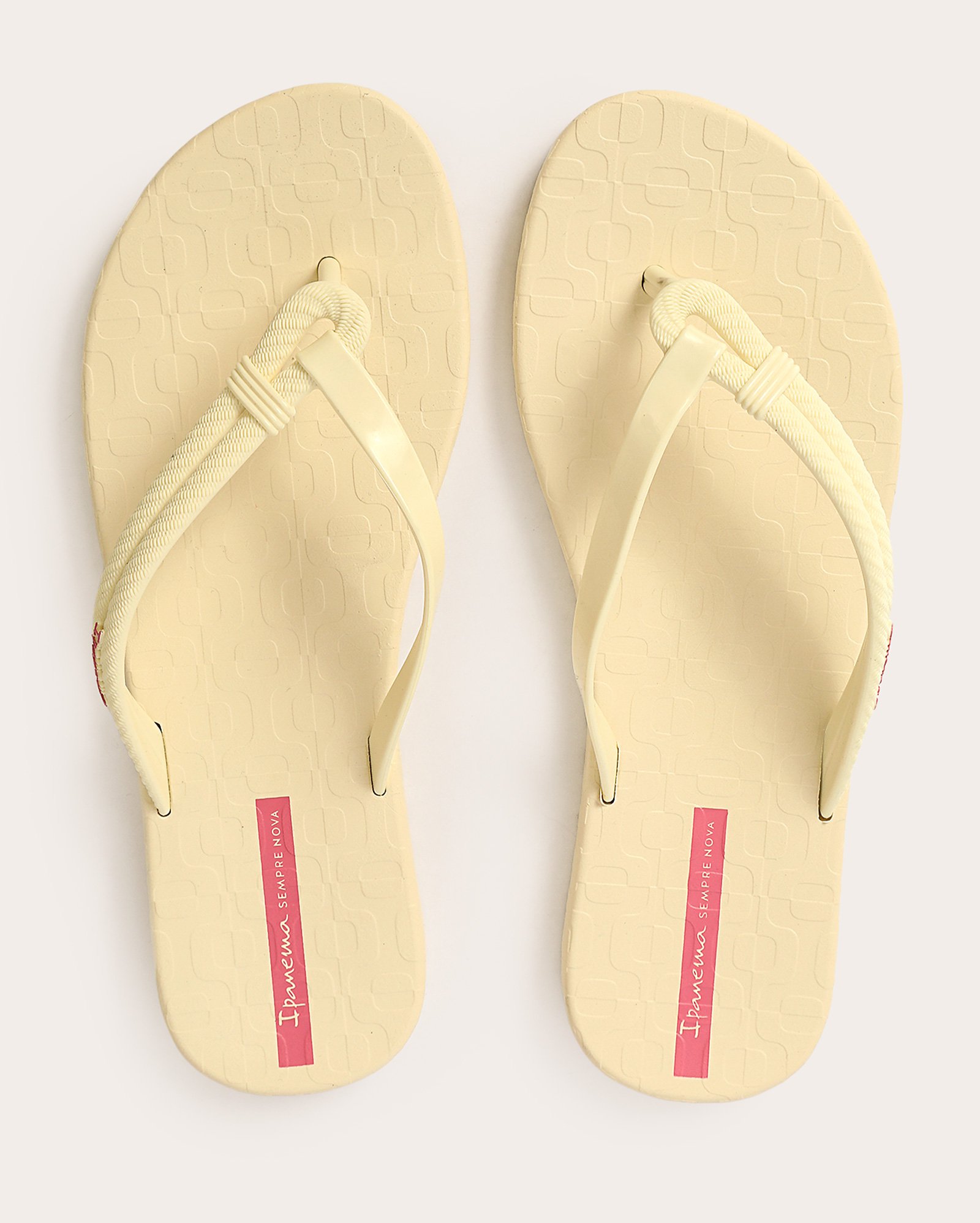 Chinelo feminino Ipanema Diversa com tiras off-white | Grendene