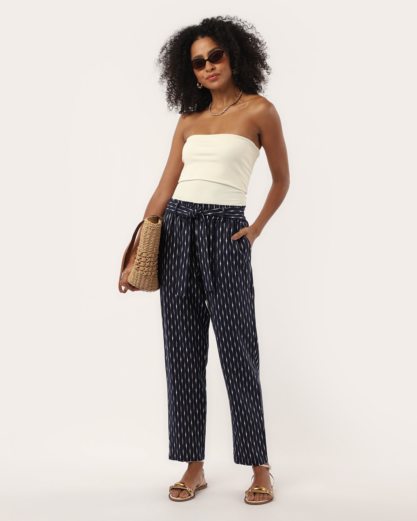 Calça feminina Yana em viscolinho reta com faixa - Azul Escuro