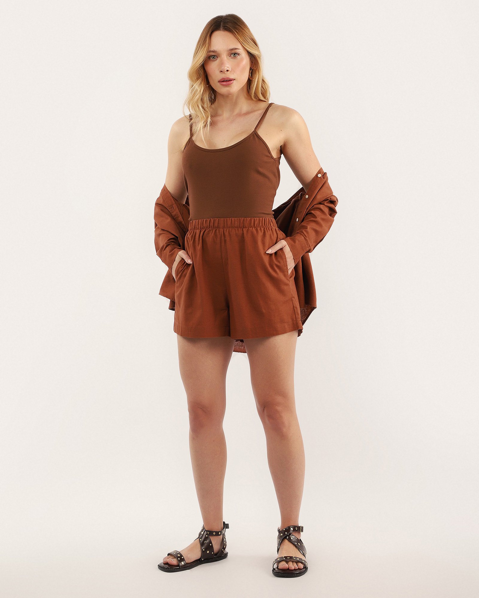 Short feminino Manuela com linho cós elástico - Marrom