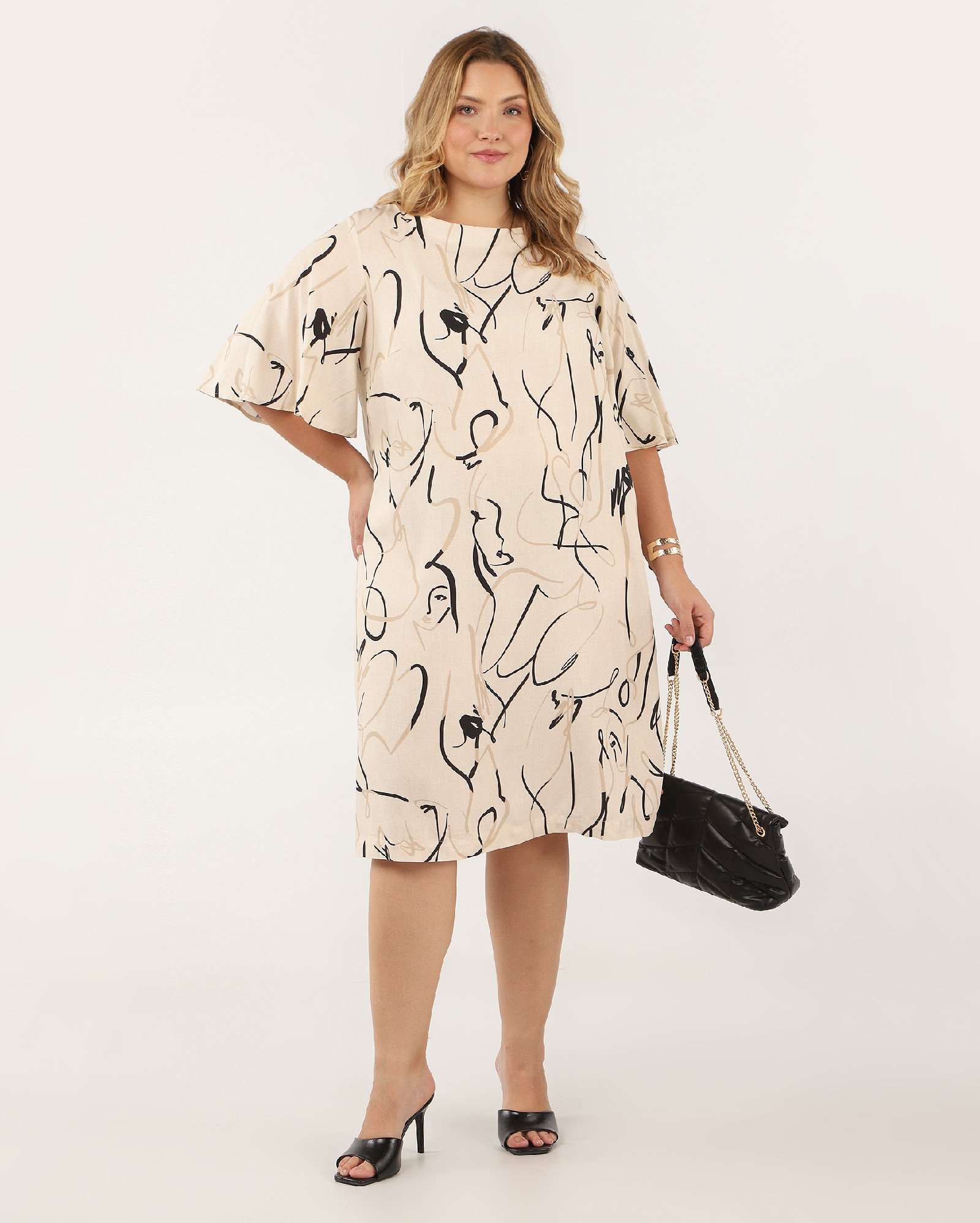 Vestido plus size midi reto em viscose abstrato bege | AK Plus
