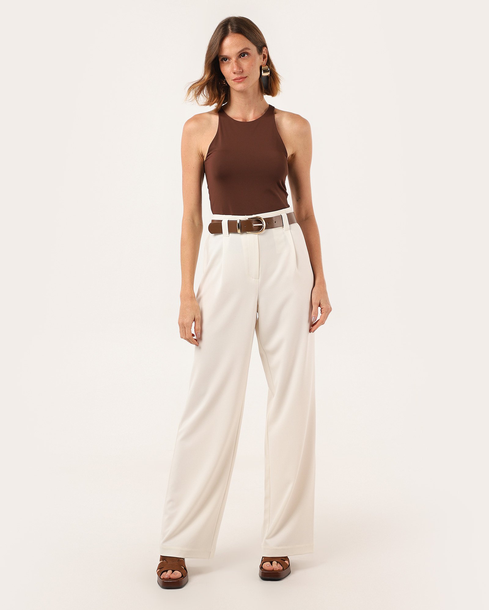 Calça feminina alfaiataria wide leg em viscose bege