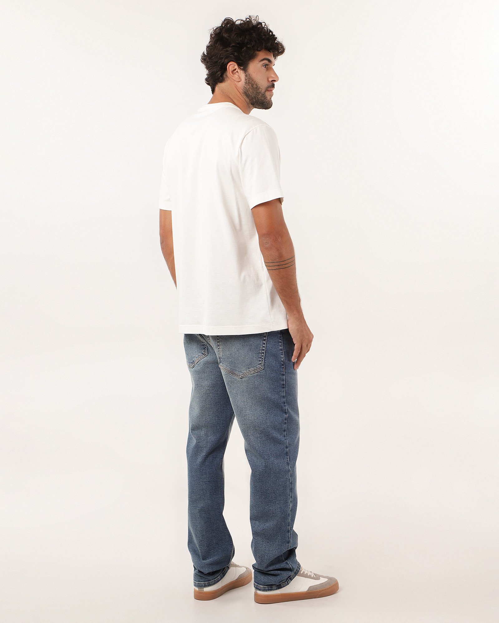 Calça jeans masculina reta com bolsos denim médio | Pool Jeans