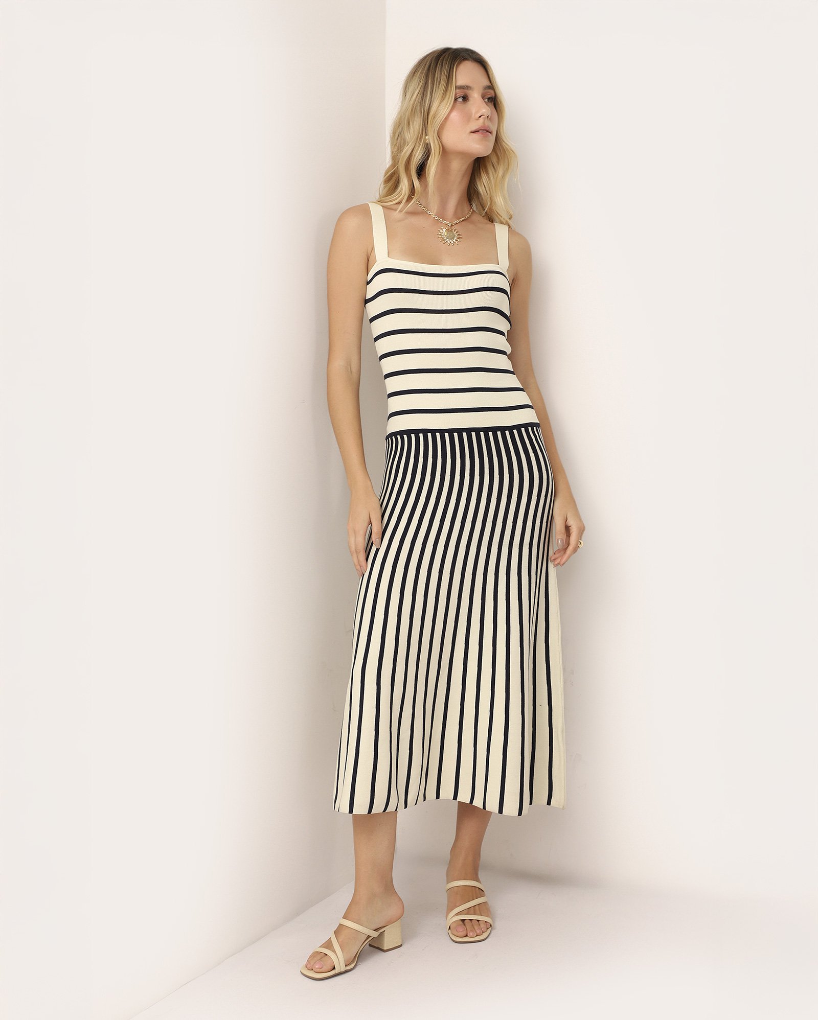 Vestido midi reto em tricot listrado - amarelo