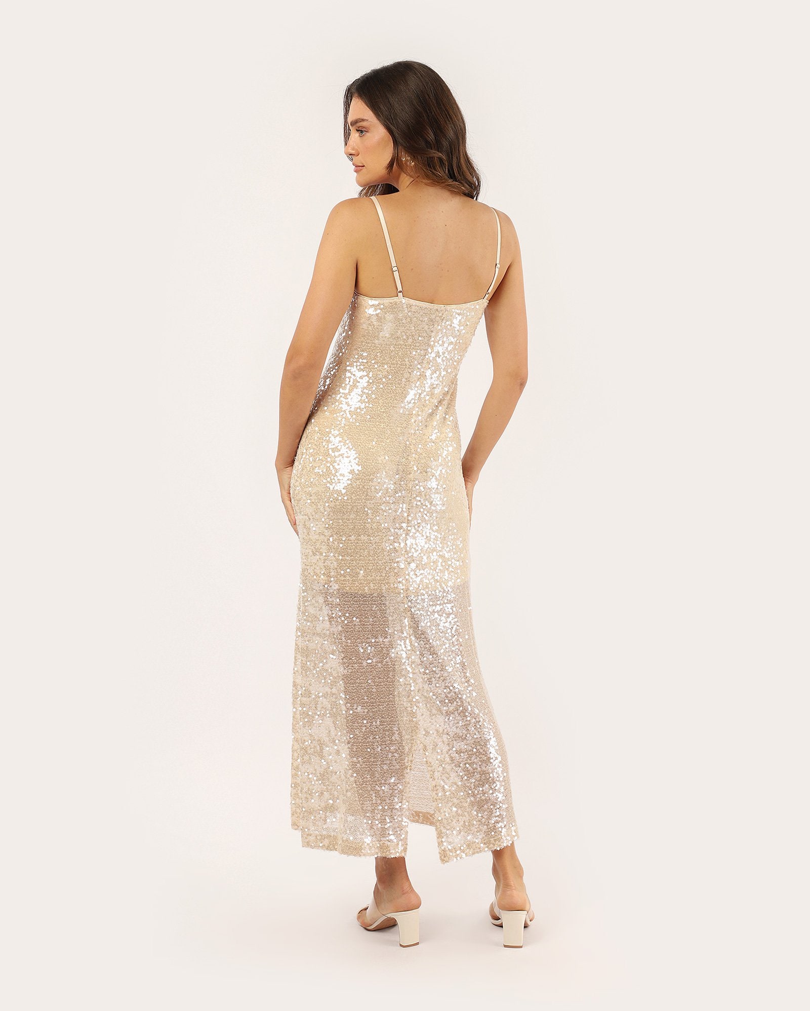 Vestido midi reto em paetê - bege — foto 5
