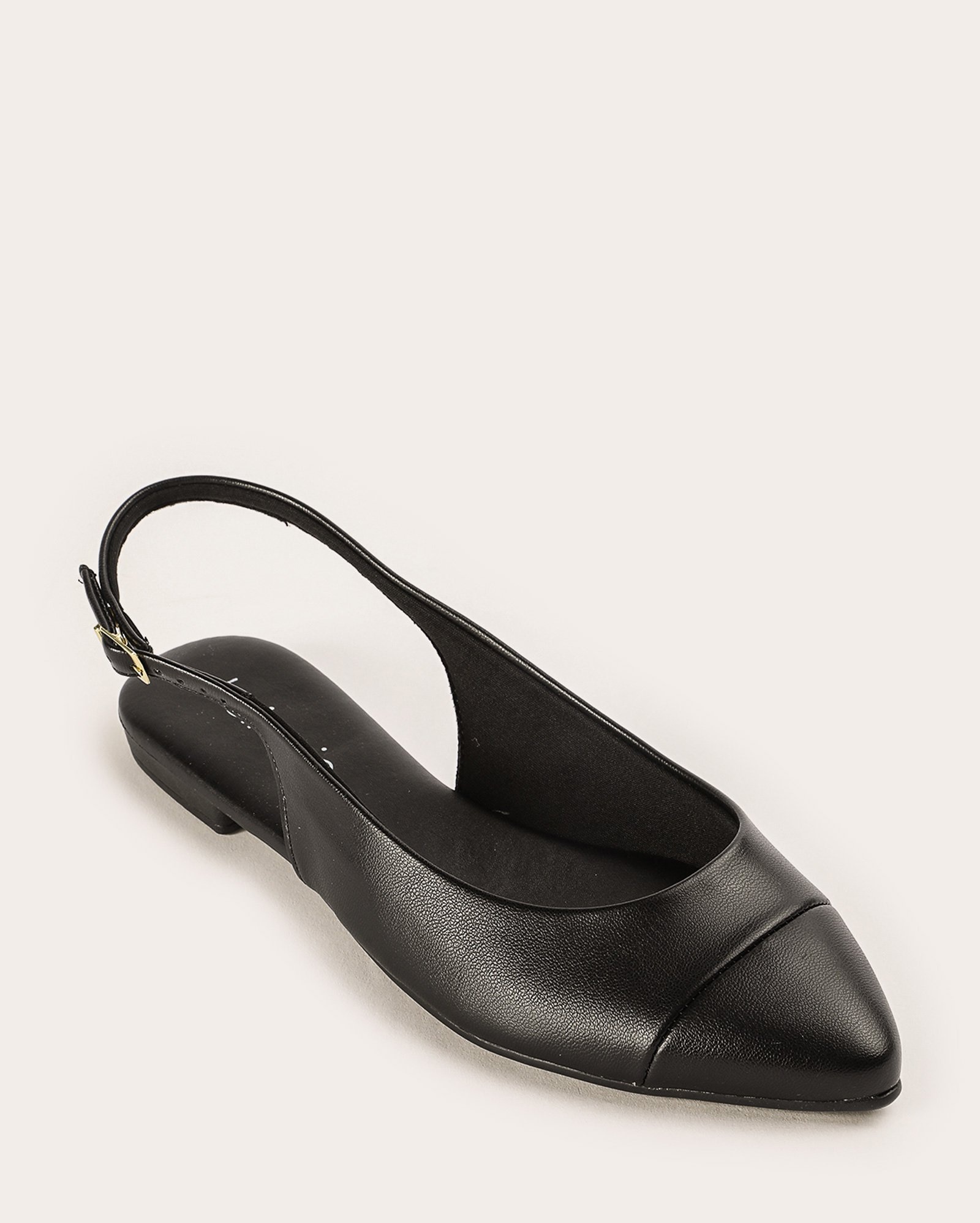 Sapatilha feminina slingback com bico fino e fivela preta | Beira Rio