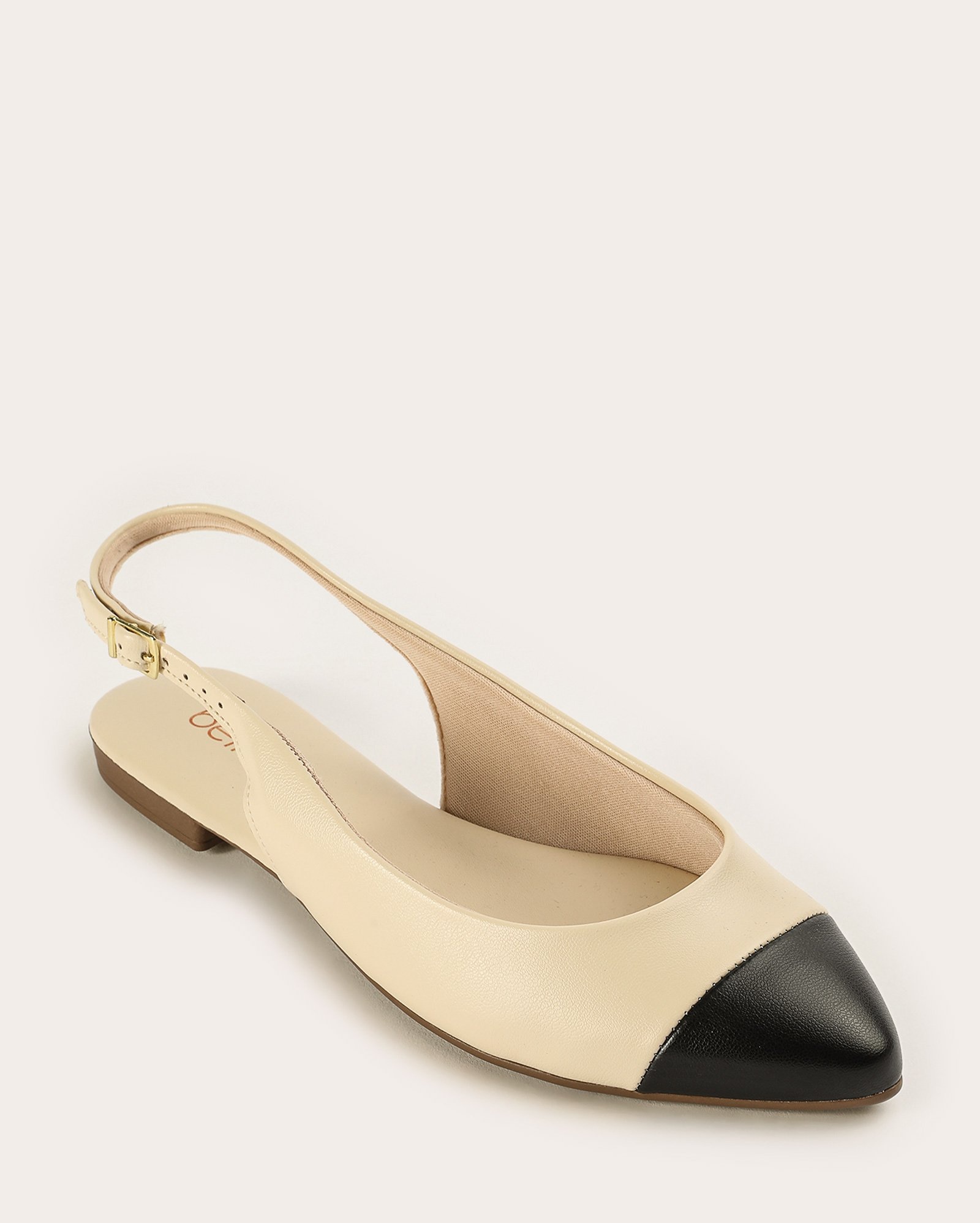 Sapatilha feminina slingback com bico fino e fivela bege | Beira Rio