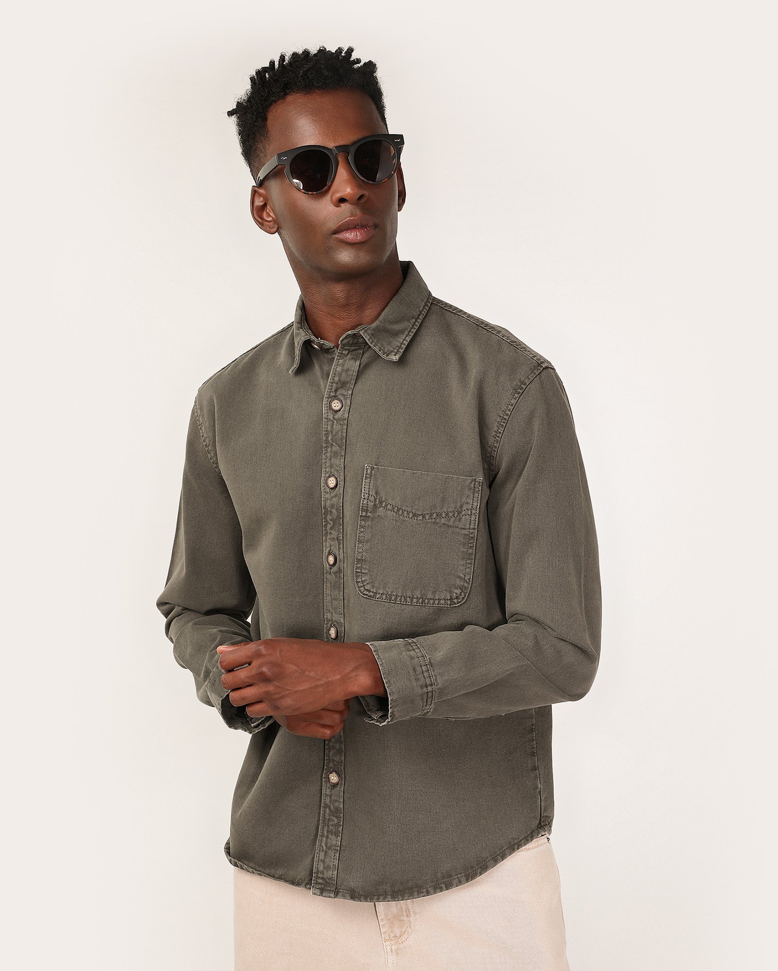Overshirt sarja masculina estonada com bolso frontal verde | Pool Jeans