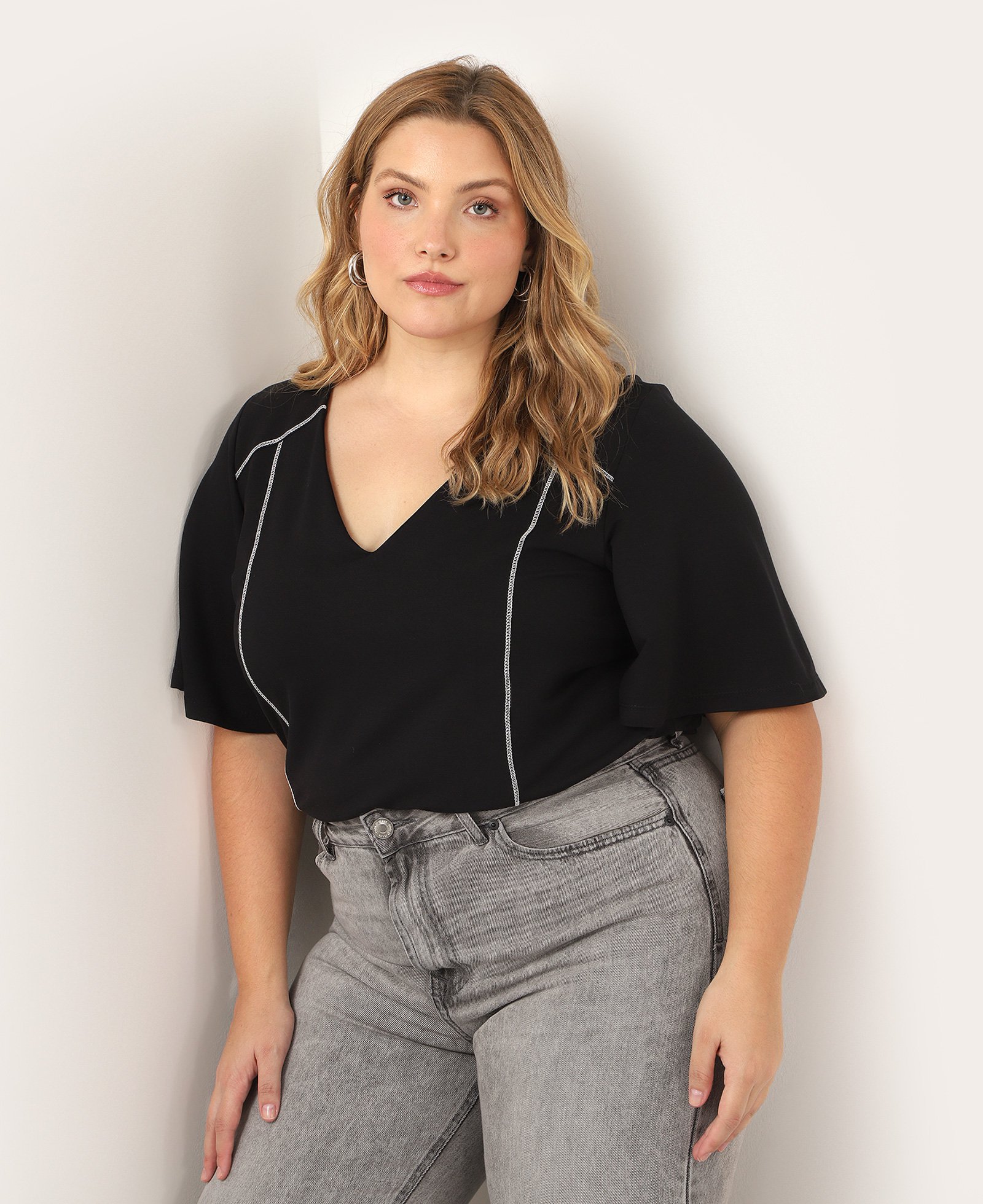 Blusa plus size feminina ampla pespontada preta