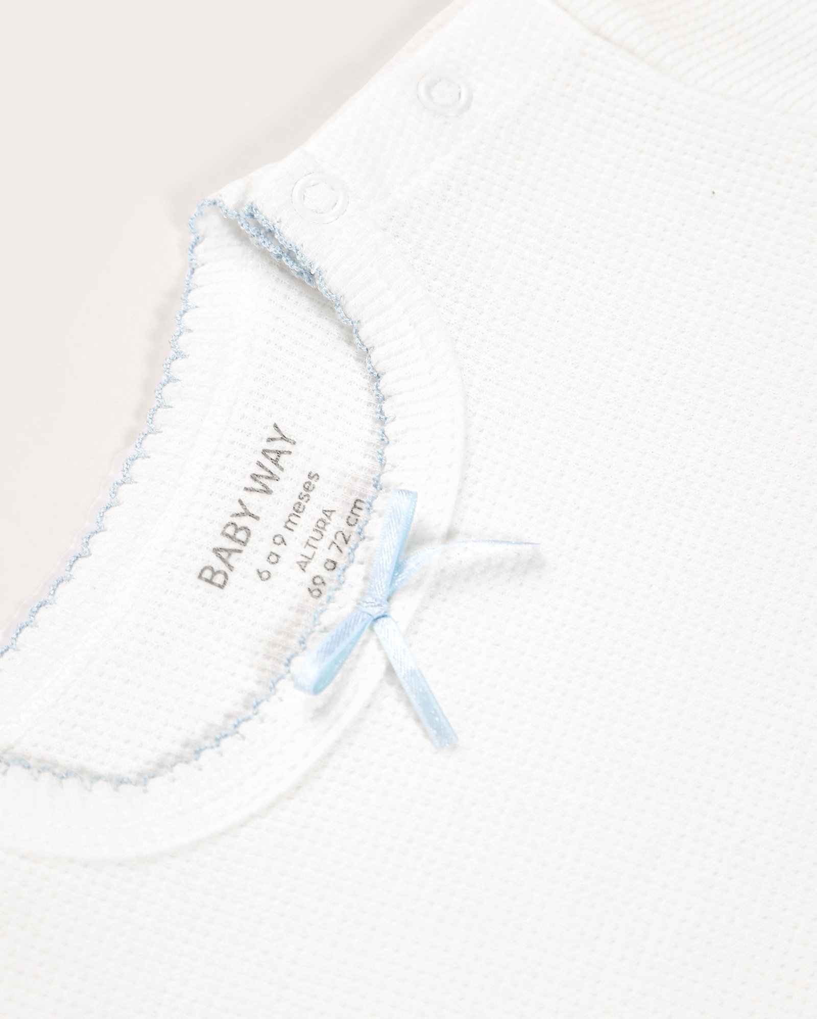 Camiseta bebê lacinho texturizada bordada branca