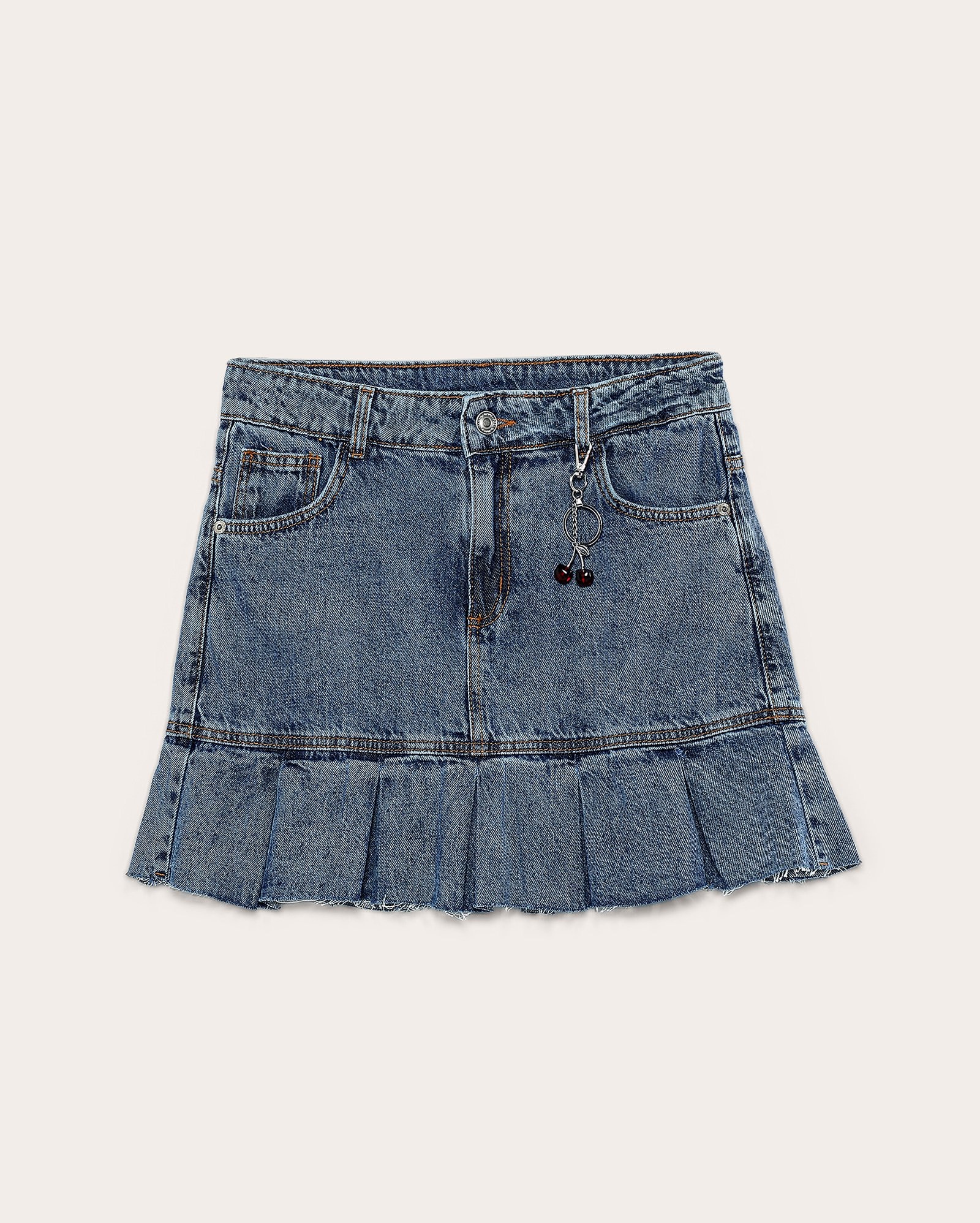 Saia jeans juvenil com pregas e chaveiro cereja denim médio