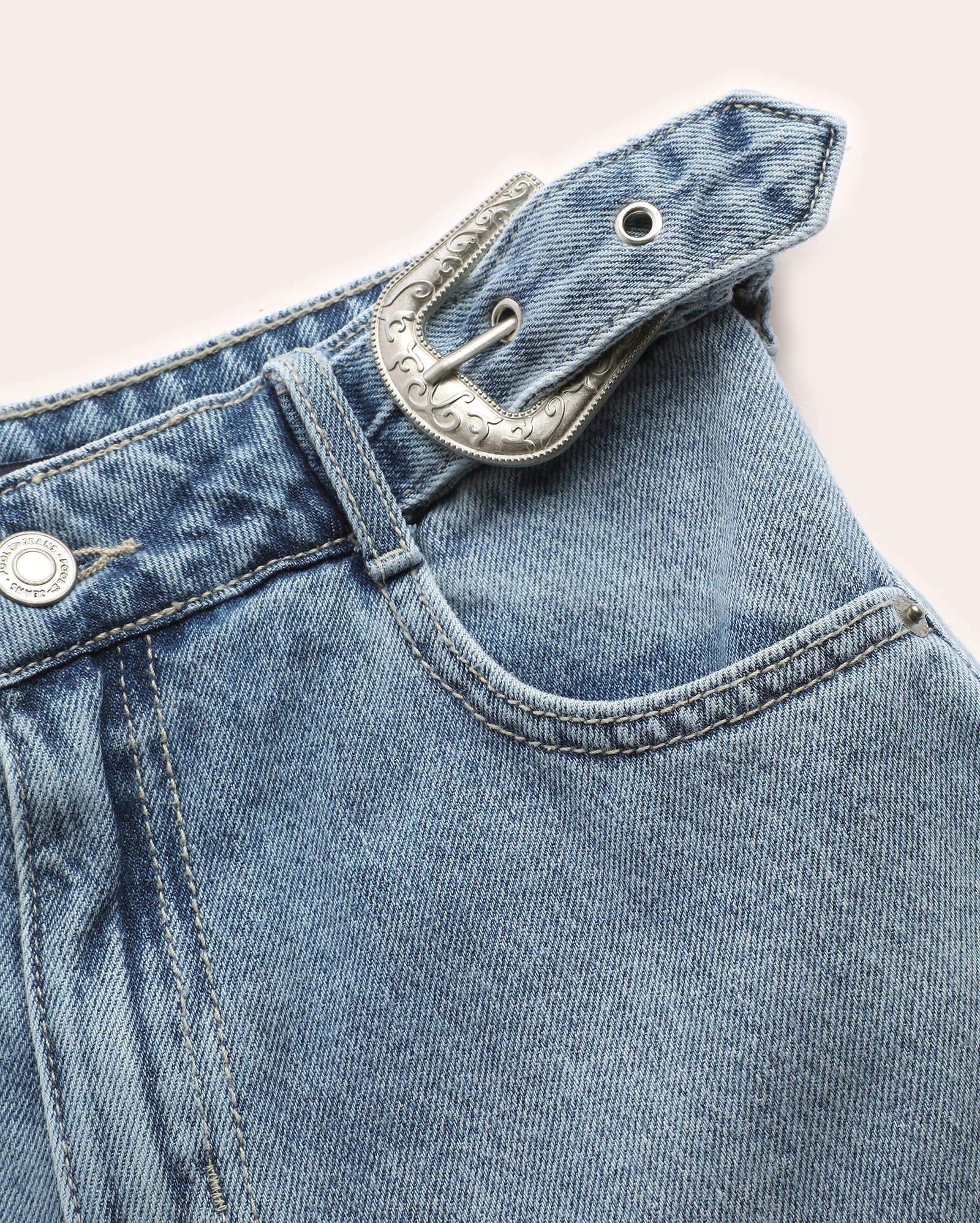 Short jeans juvenil mom com cinto denim médio