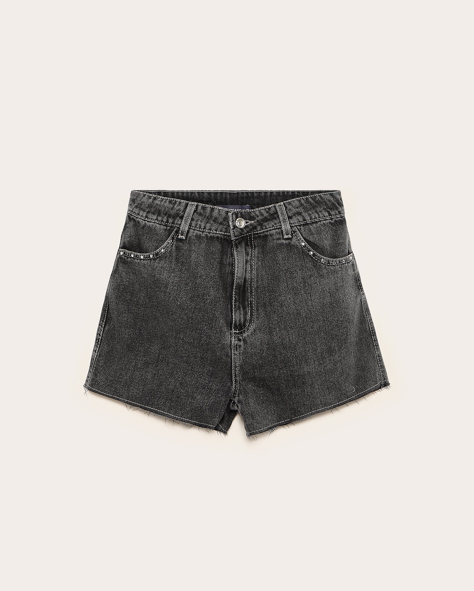 Short black jeans juvenil mom com tachas metálicas | Pool Jeans