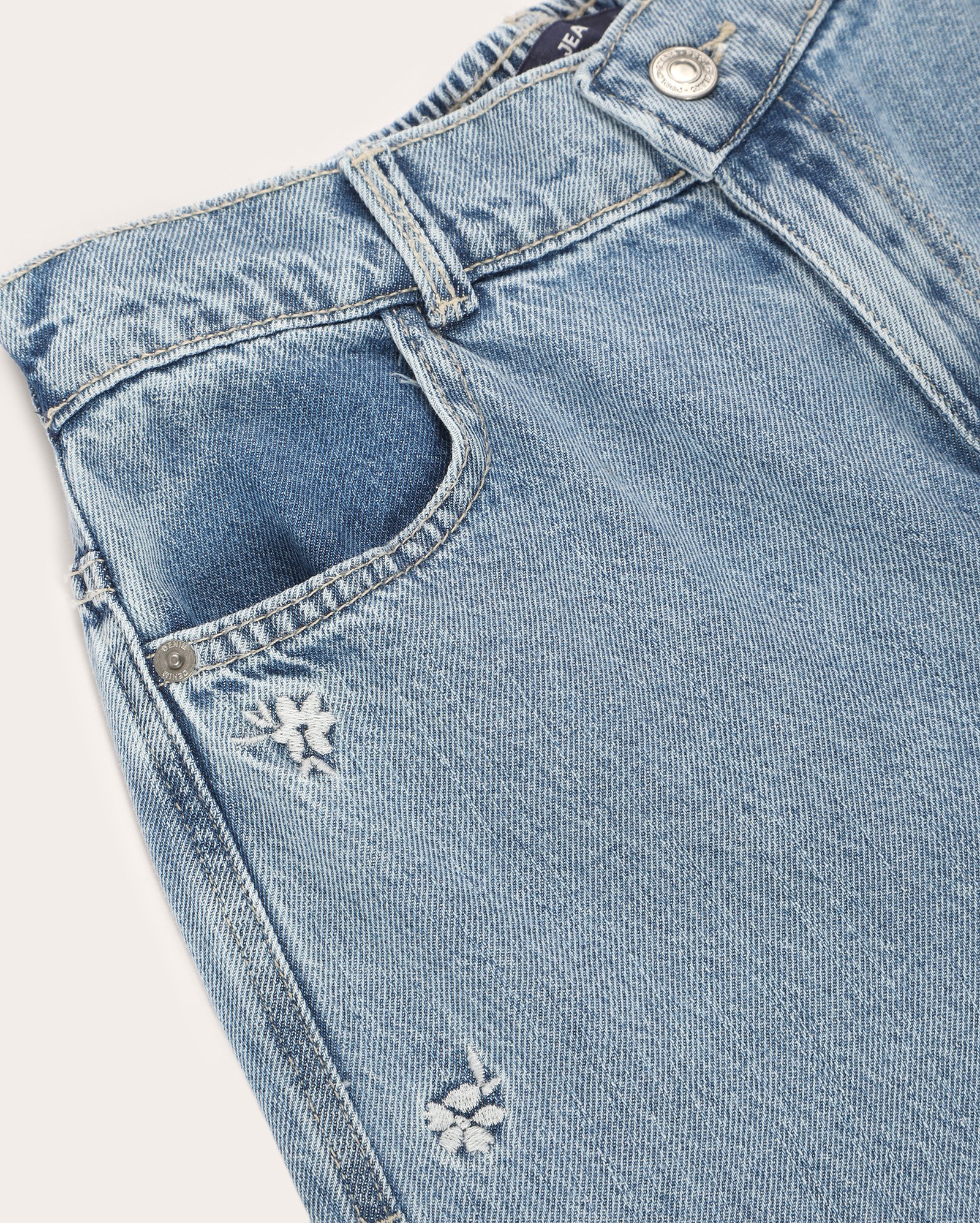 Calça jeans juvenil wide leg bordado floral denim médio