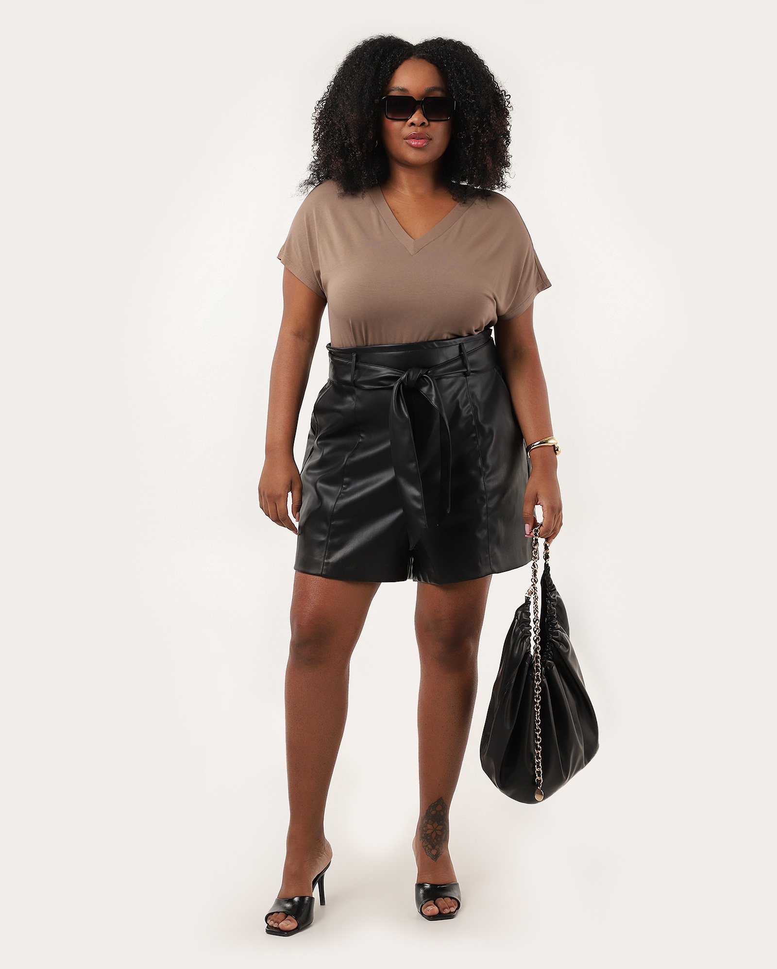 Blusa plus size feminina em viscose abstrata marrom | AK Plus by Riachuelo